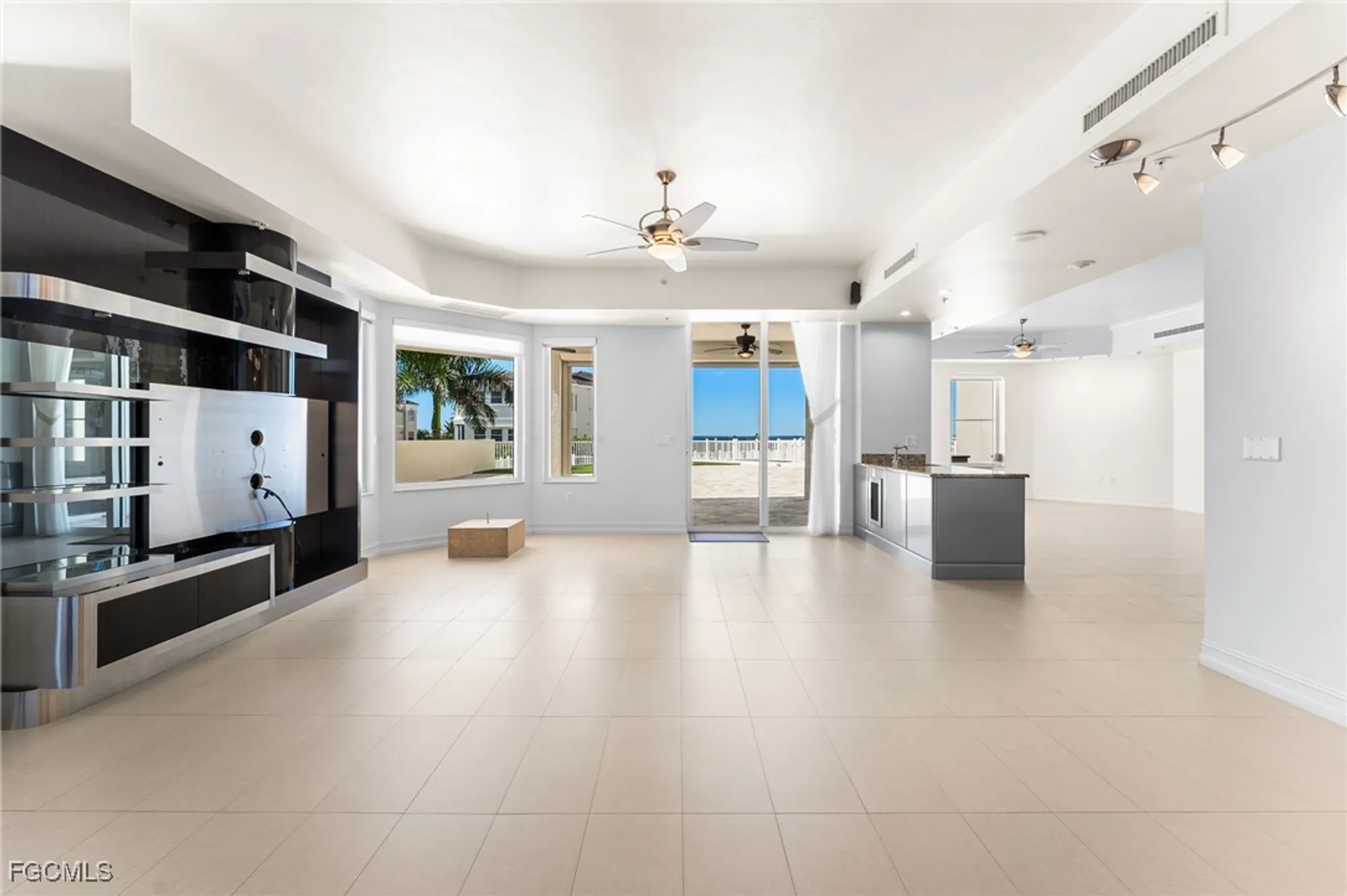 Property Slideshow image 9 of 50 | 14270 royal harbour ct 323, Fort Myers, FL, 33908