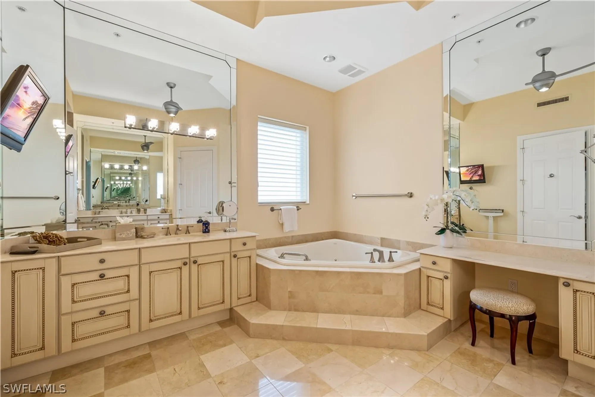 Property Slideshow image 26 of 49 | 14270 royal harbour ct unit 1122, Fort Myers, FL, 33908