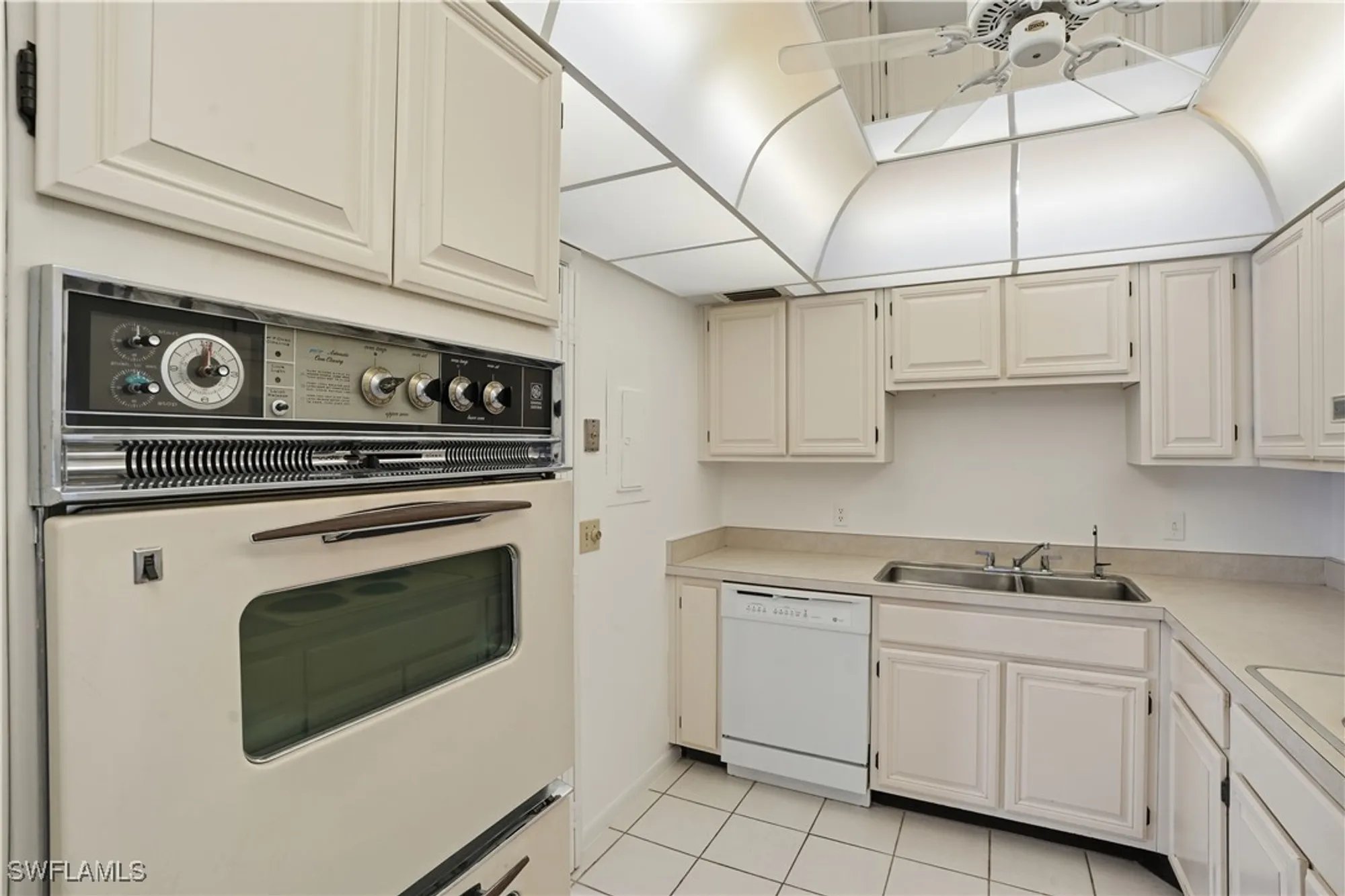 Property Slideshow image 14 of 25 | 1919 gulf shore blvd 503, Naples, FL, 34102