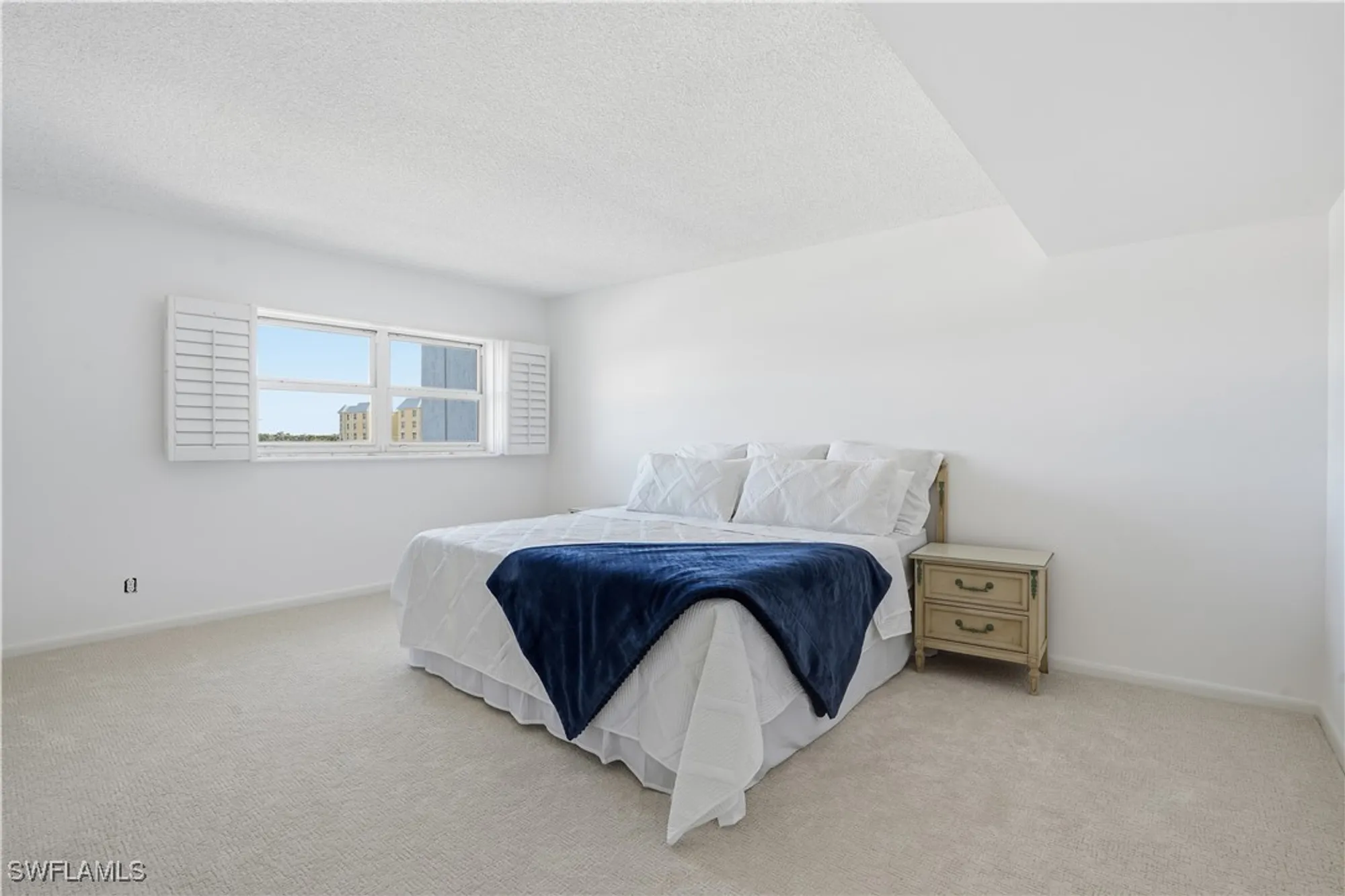 Property Slideshow image 20 of 25 | 1919 gulf shore blvd 503, Naples, FL, 34102
