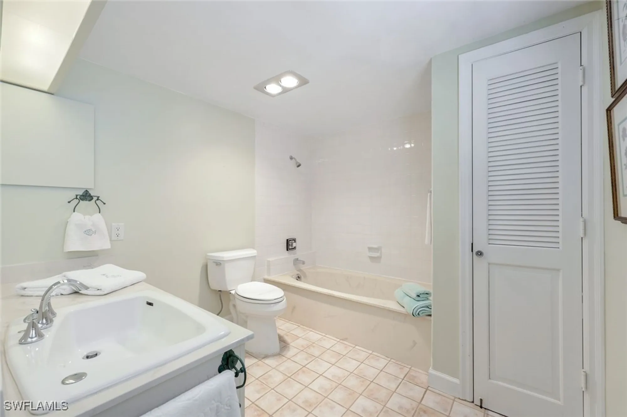 Property Slideshow image 14 of 20 | 2901 gulf shore blvd n apt 601s, Naples, FL, 34103