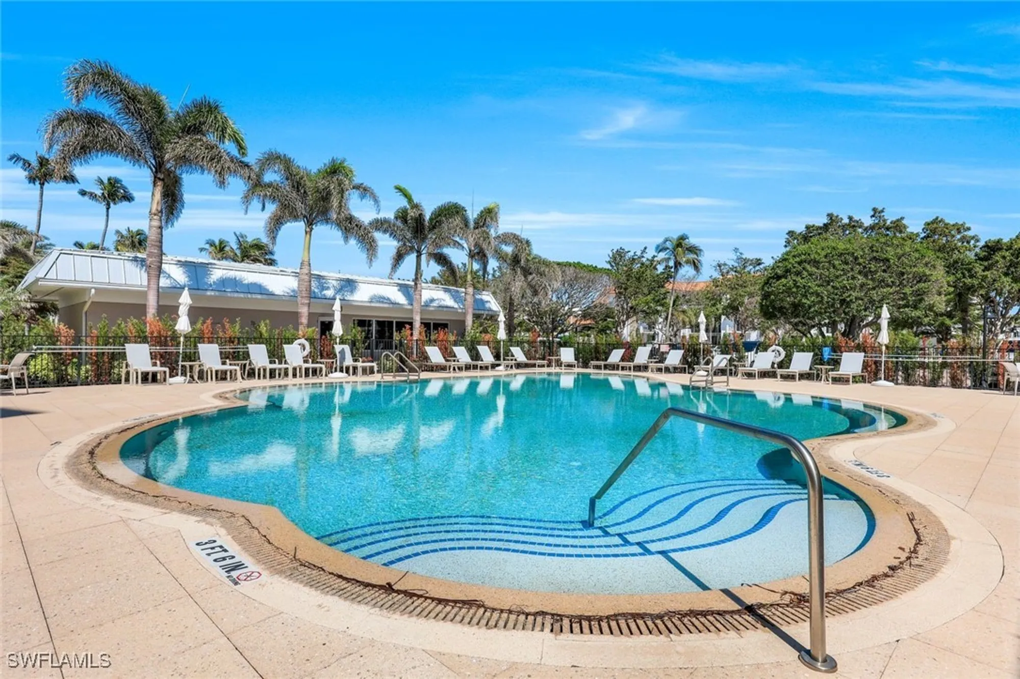 Property Slideshow image 17 of 20 | 2901 gulf shore blvd n apt 601s, Naples, FL, 34103