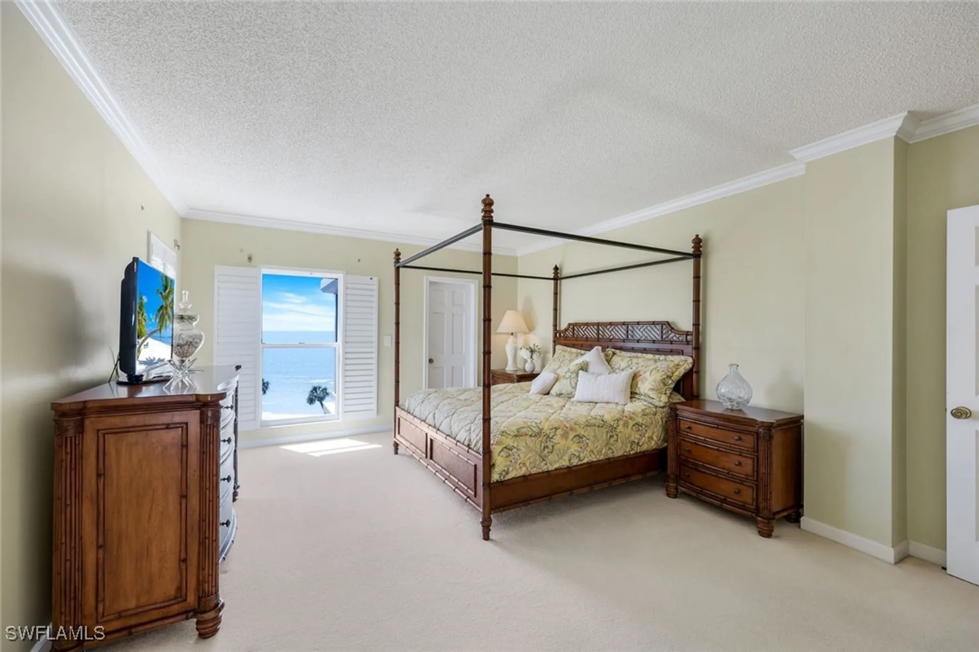 Property Slideshow image 13 of 20 | 2901 gulf shore blvd n apt 601s, Naples, FL, 34103