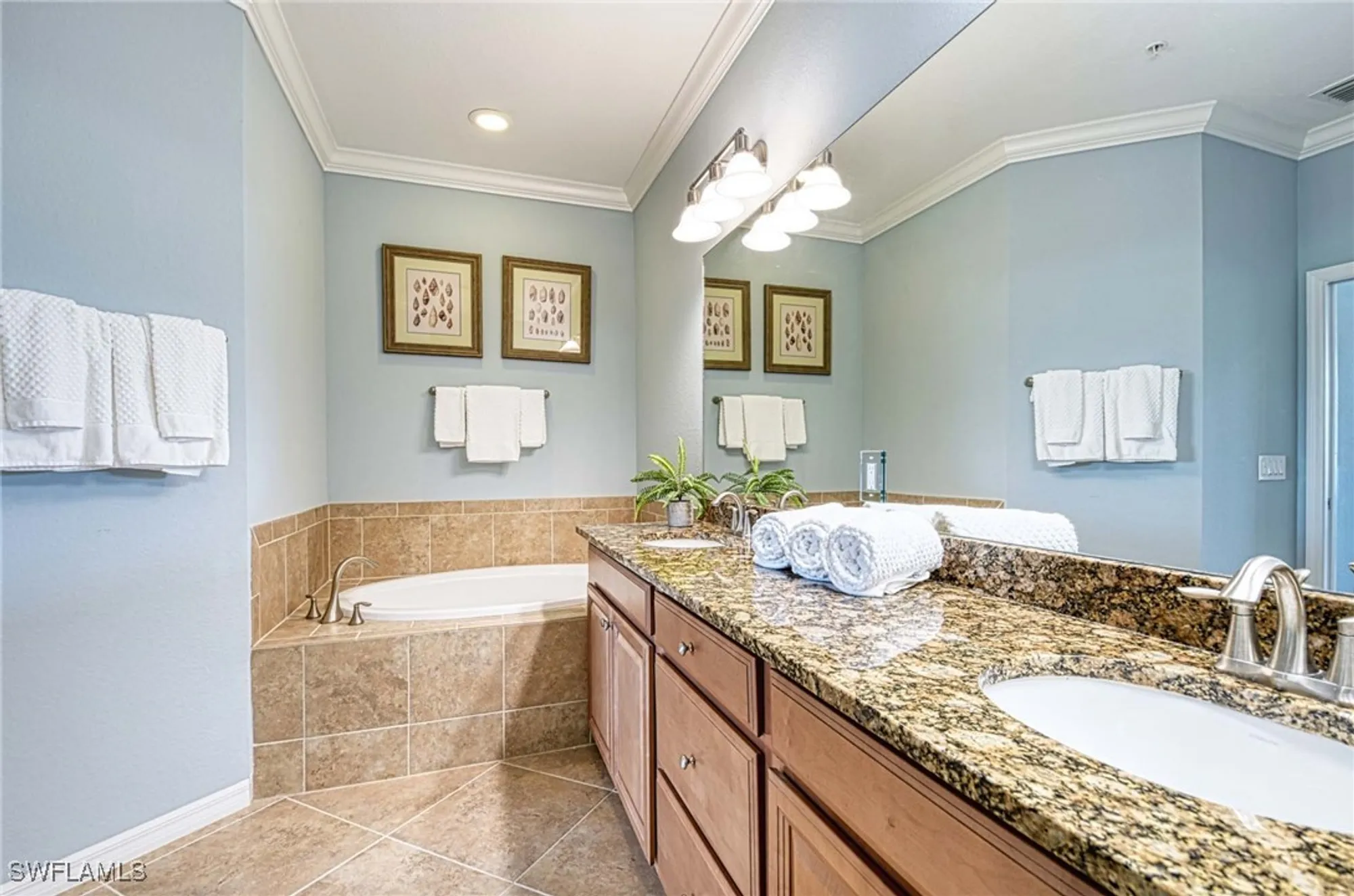Property Slideshow image 19 of 39 | 3159 serena ln apt 201, Naples, FL, 34114