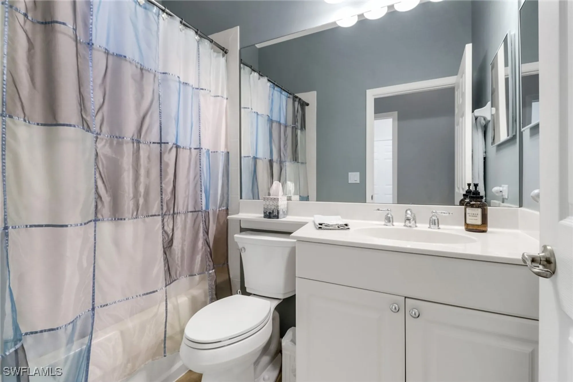 Property Slideshow image 23 of 50 | 3790 lakeview isle ct, Fort Myers, FL, 33905