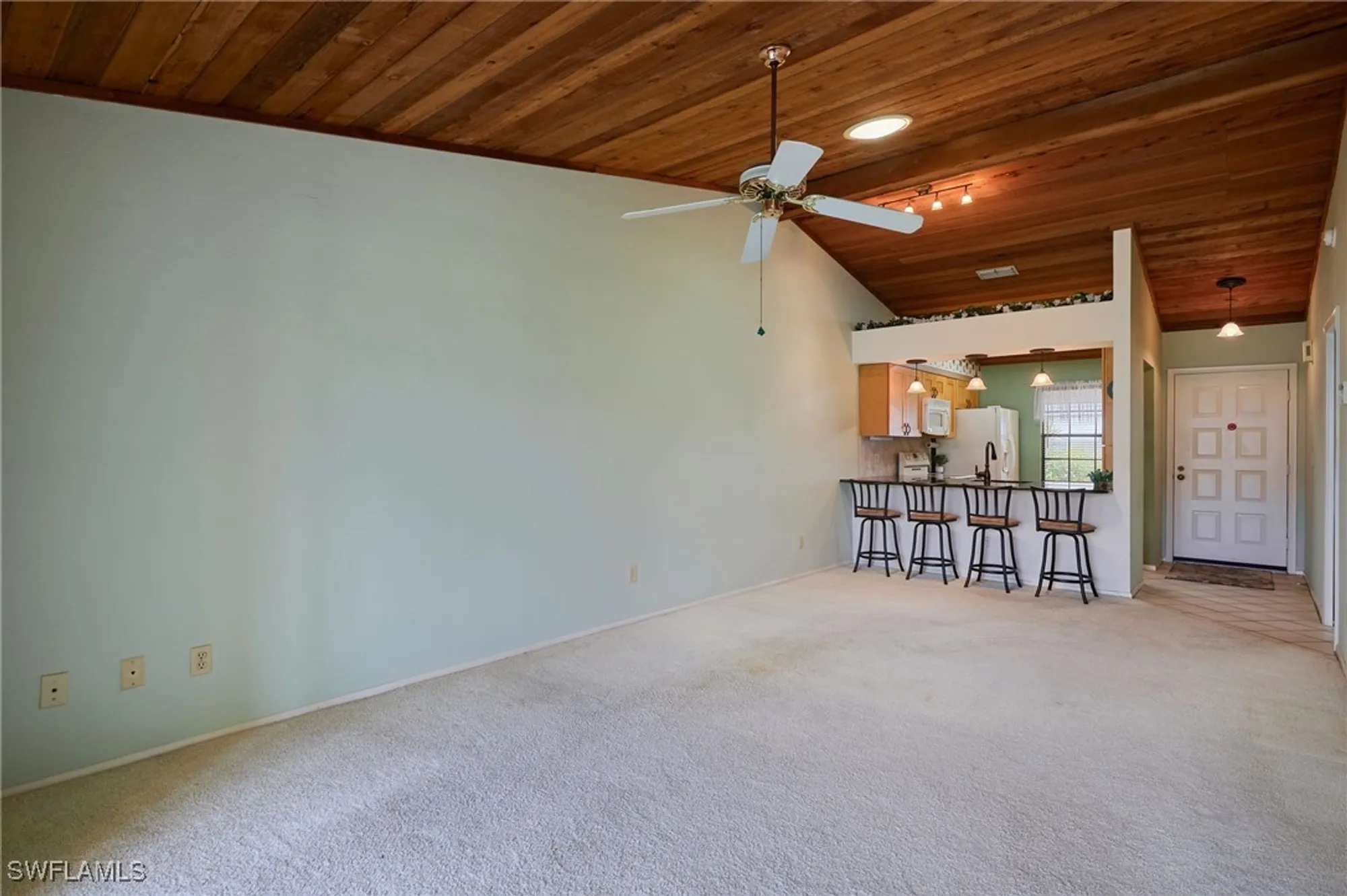 Property Slideshow image 4 of 30 | 16860 ginger ln 3049, Fort Myers, FL, 33908