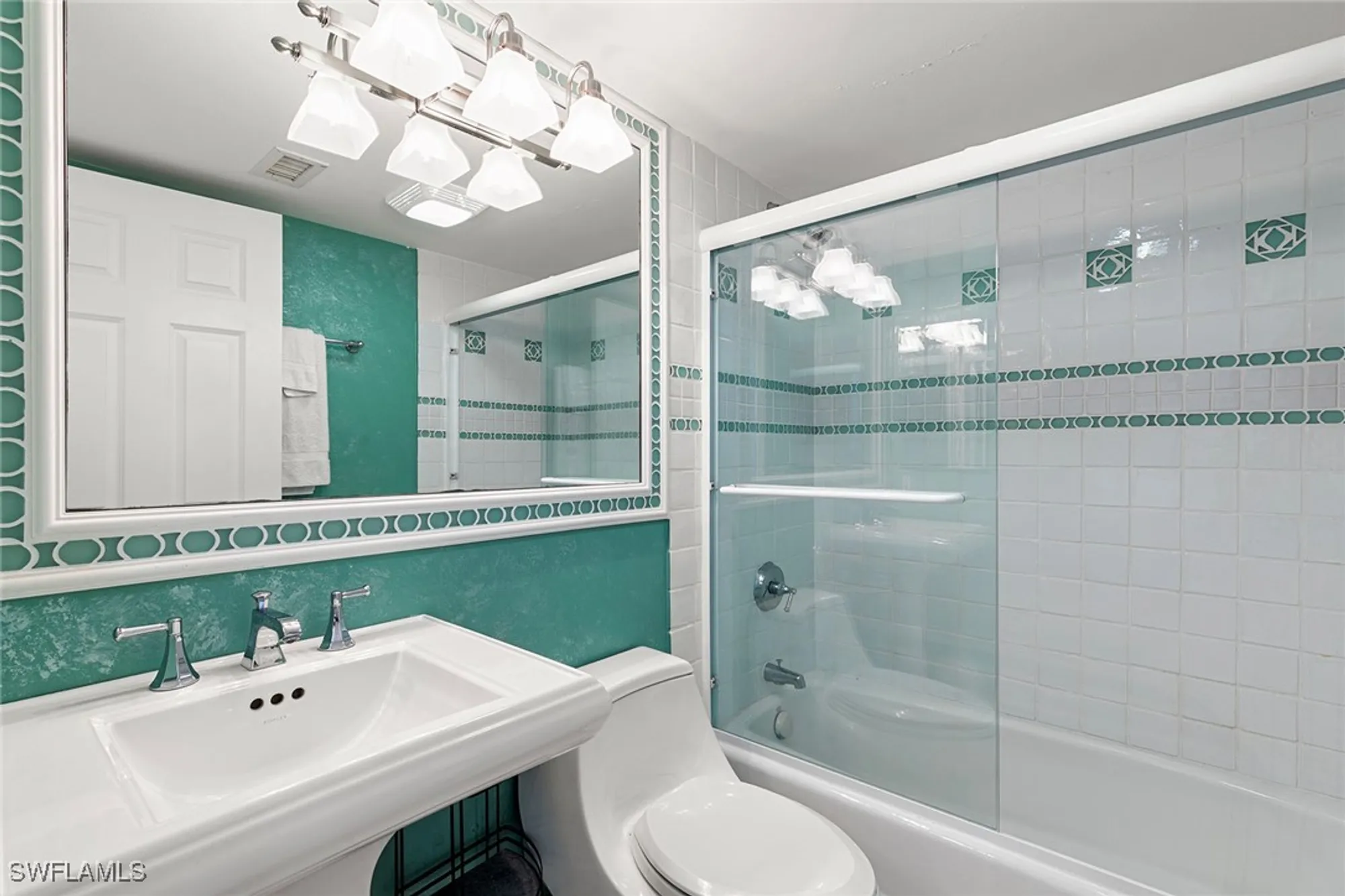 Property Slideshow image 19 of 49 | 2398 gulf shore blvd n # 101, Naples, FL, 34103