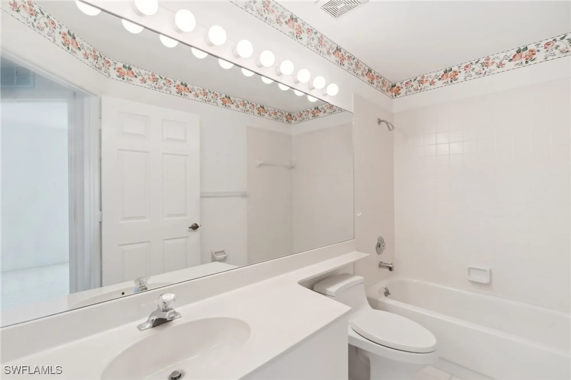 Property Slideshow image 18 of 41 | 24797 lakemont cove ln 202, Bonita Springs, FL, 34134