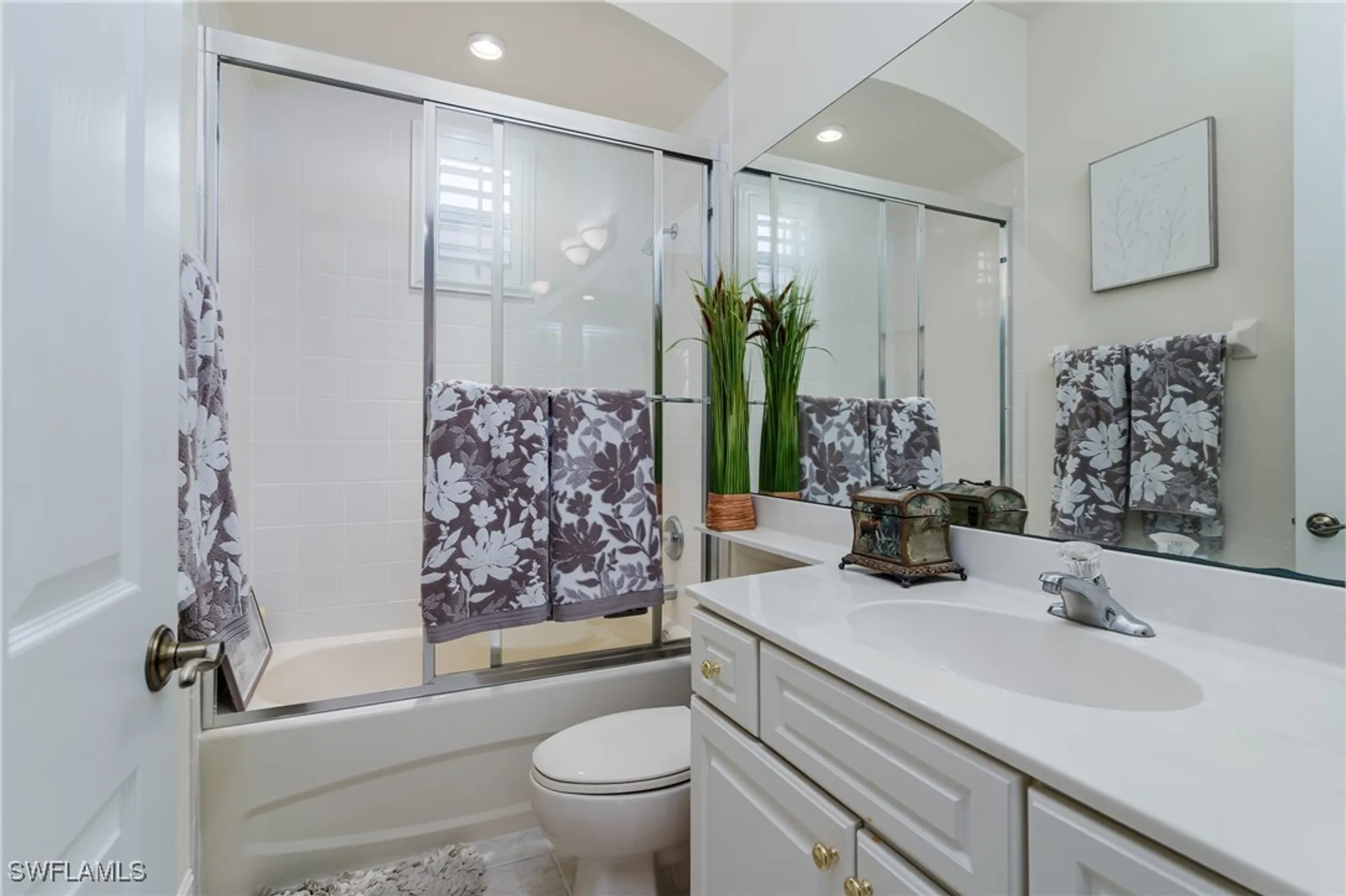Property Slideshow image 25 of 38 | 6841 bent grass dr, Naples, FL, 34113