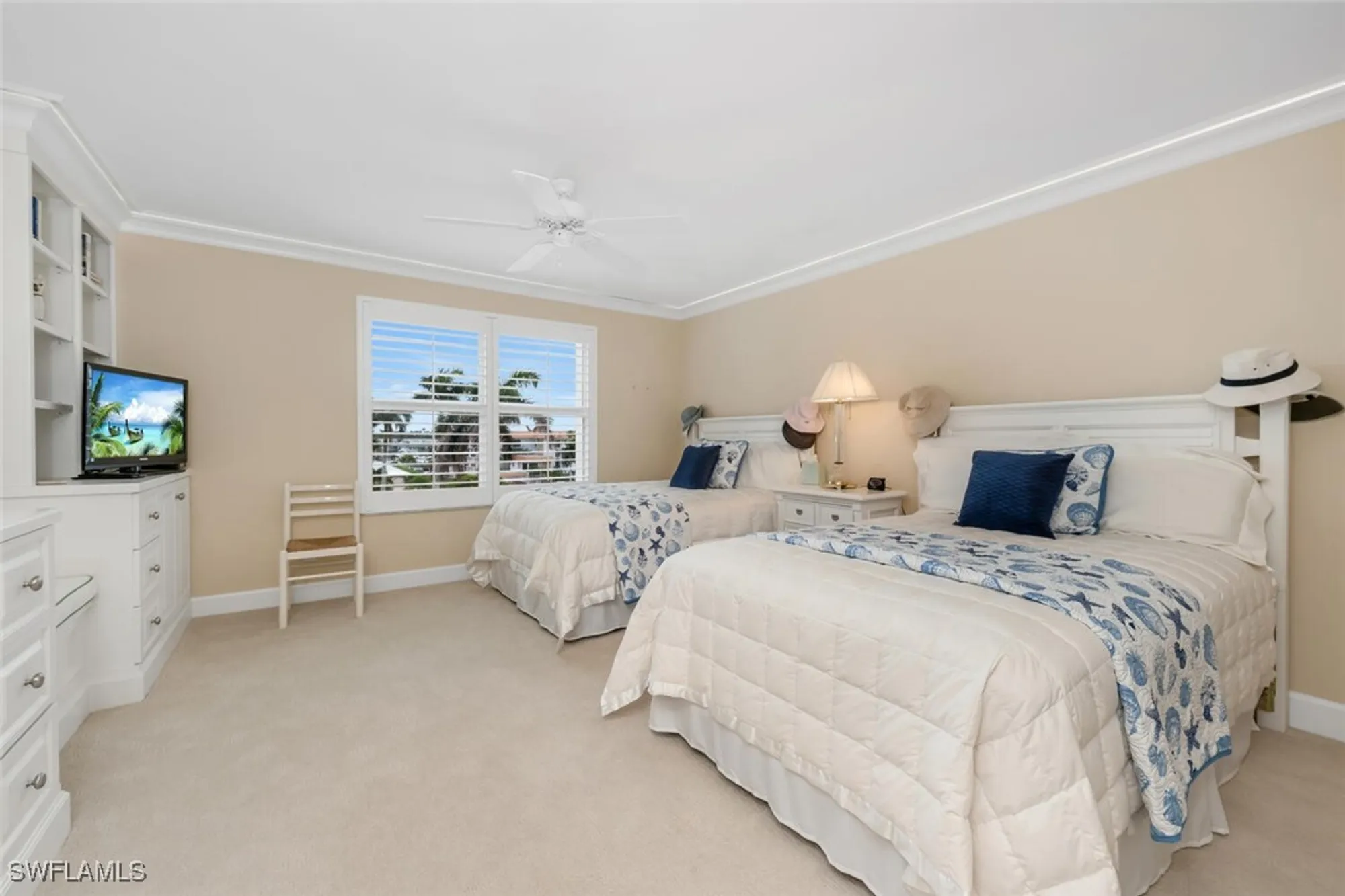 Property Slideshow image 12 of 21 | 3003 gulf shore blvd 404, Naples, FL, 34103