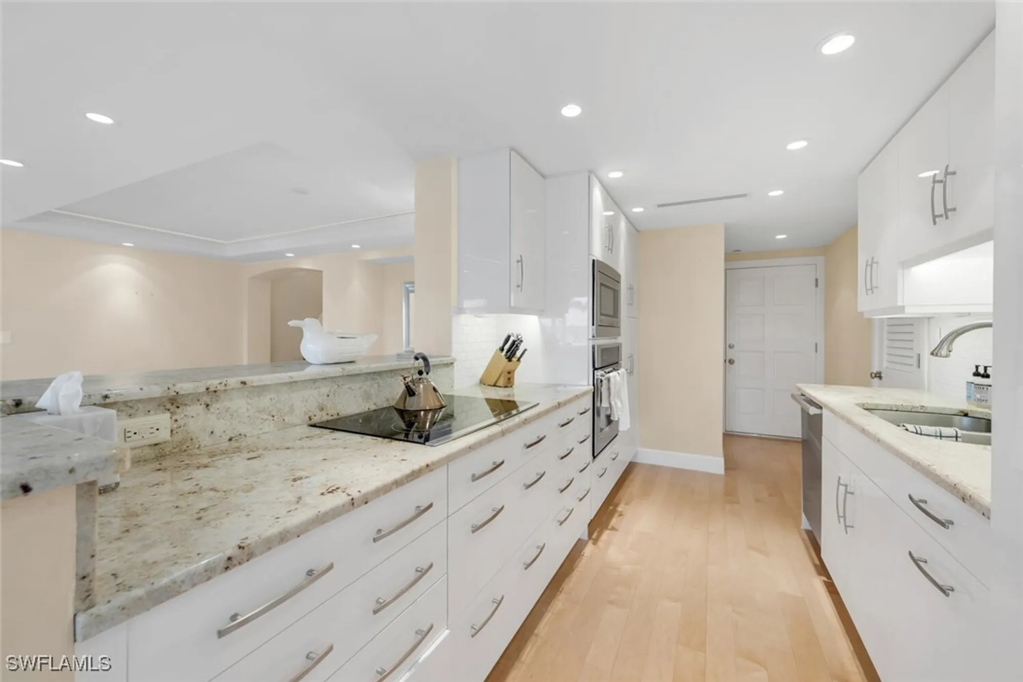 Property Slideshow image 8 of 21 | 3003 gulf shore blvd 404, Naples, FL, 34103