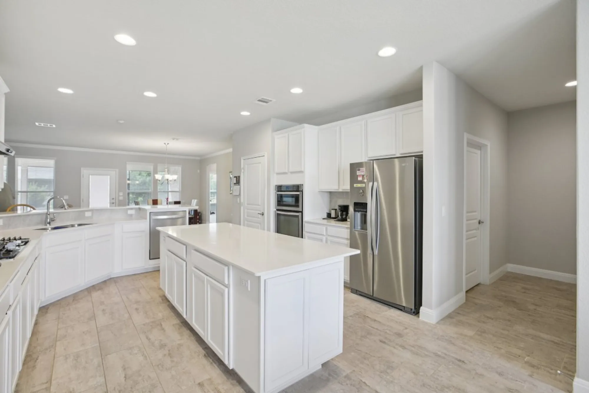 Property Slideshow image 14 of 40 | 806 holiday creek ln, Georgetown, TX, 78633