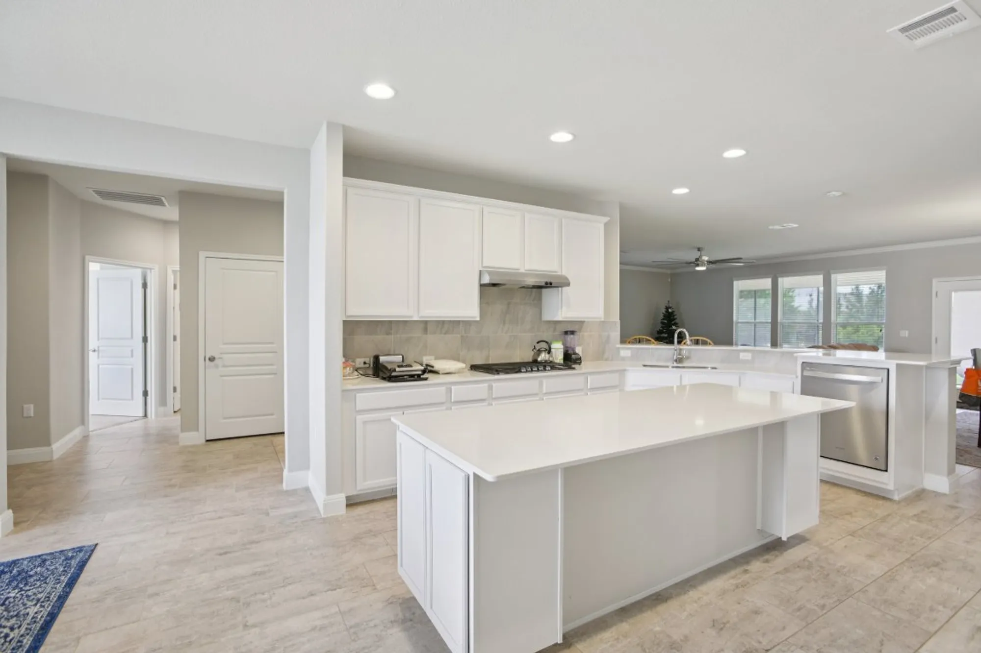 Property Slideshow image 13 of 40 | 806 holiday creek ln, Georgetown, TX, 78633