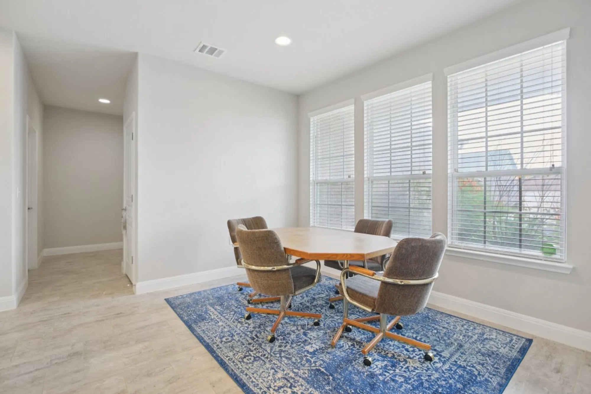 Property Slideshow image 20 of 40 | 806 holiday creek ln, Georgetown, TX, 78633