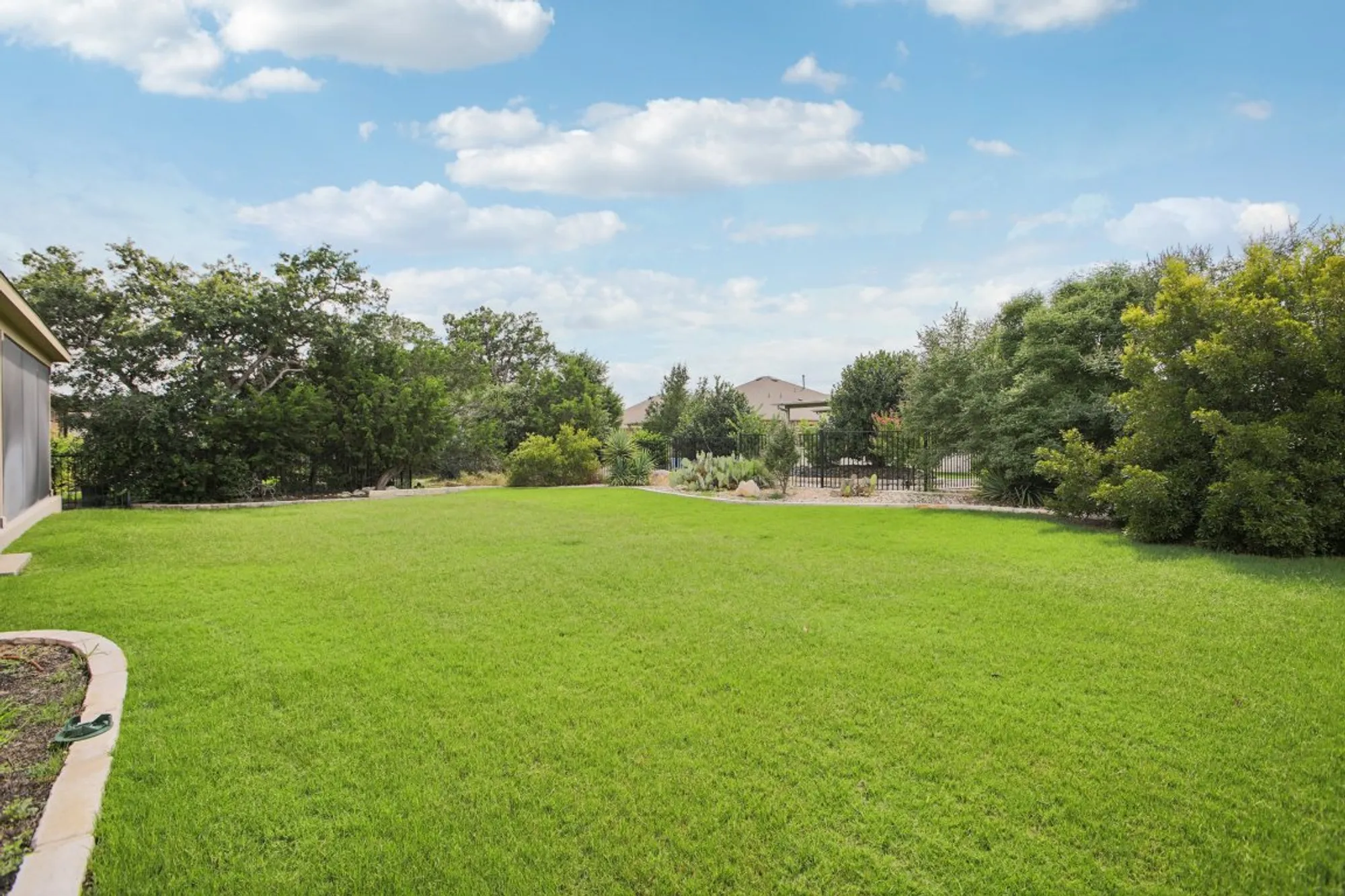 Property Slideshow image 34 of 40 | 806 holiday creek ln, Georgetown, TX, 78633