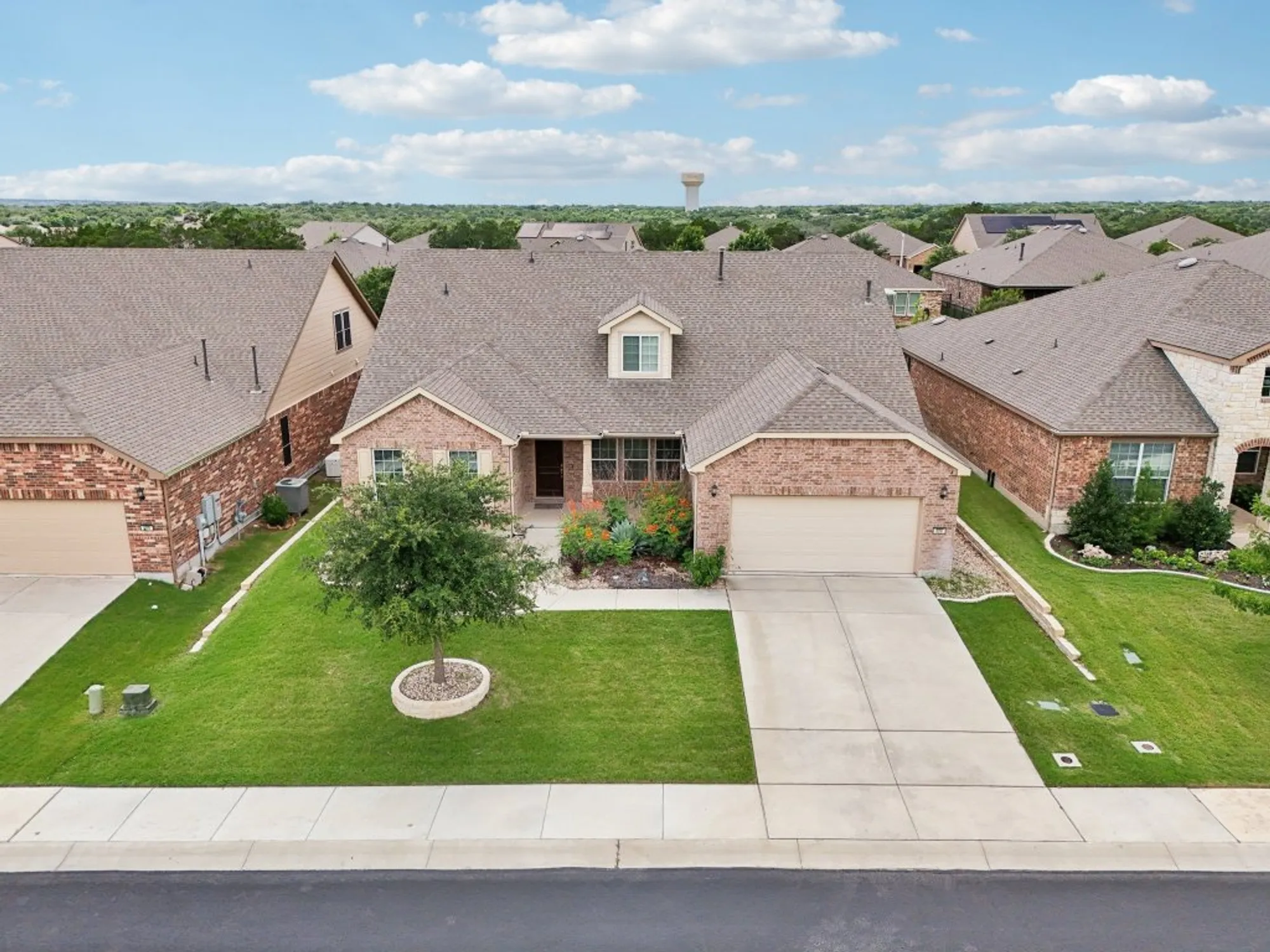 Property Slideshow image 3 of 40 | 806 holiday creek ln, Georgetown, TX, 78633