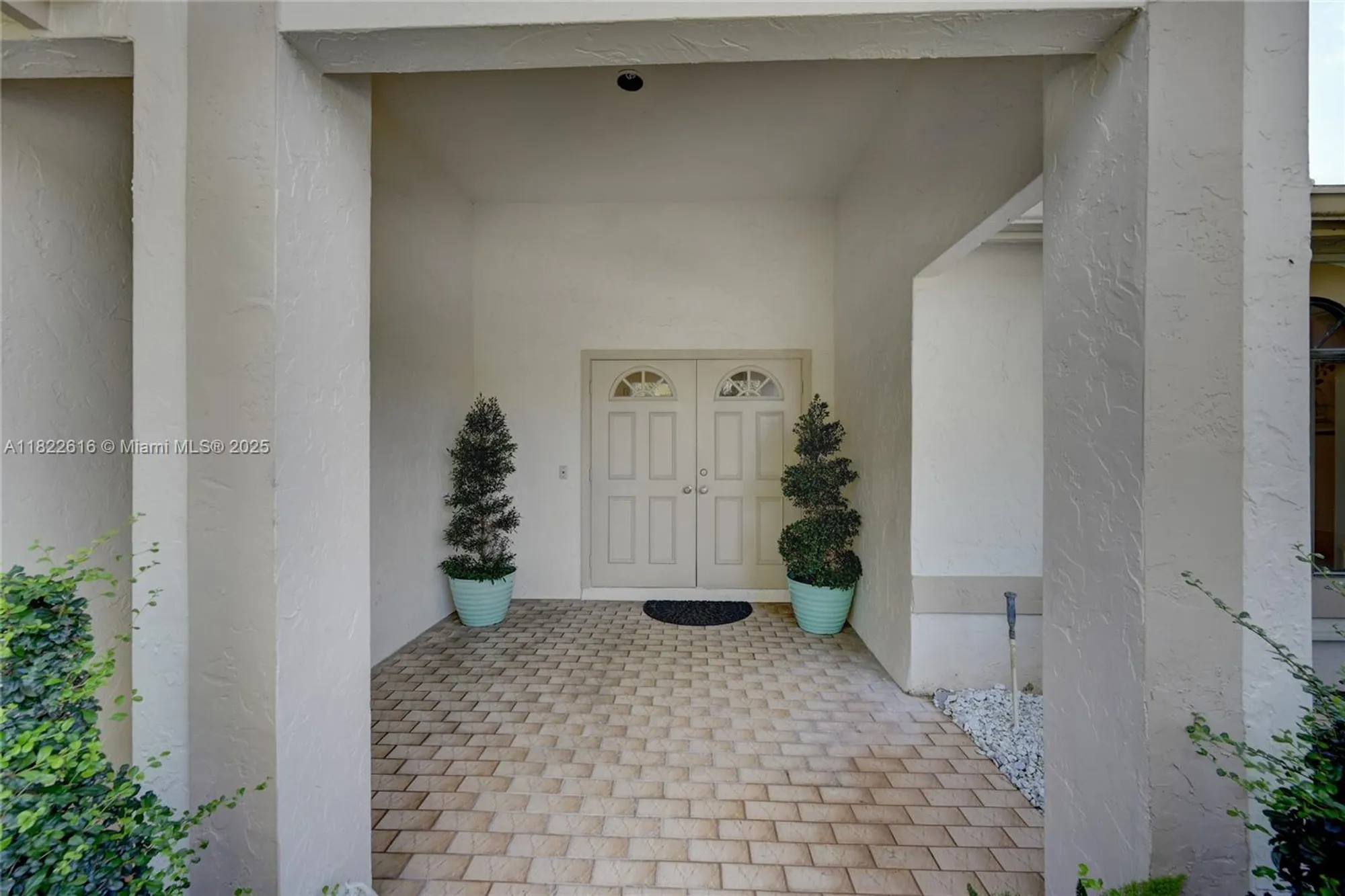 Property Slideshow image 6 of 36 | 2530 riviera dr, Delray Beach, FL, 33445