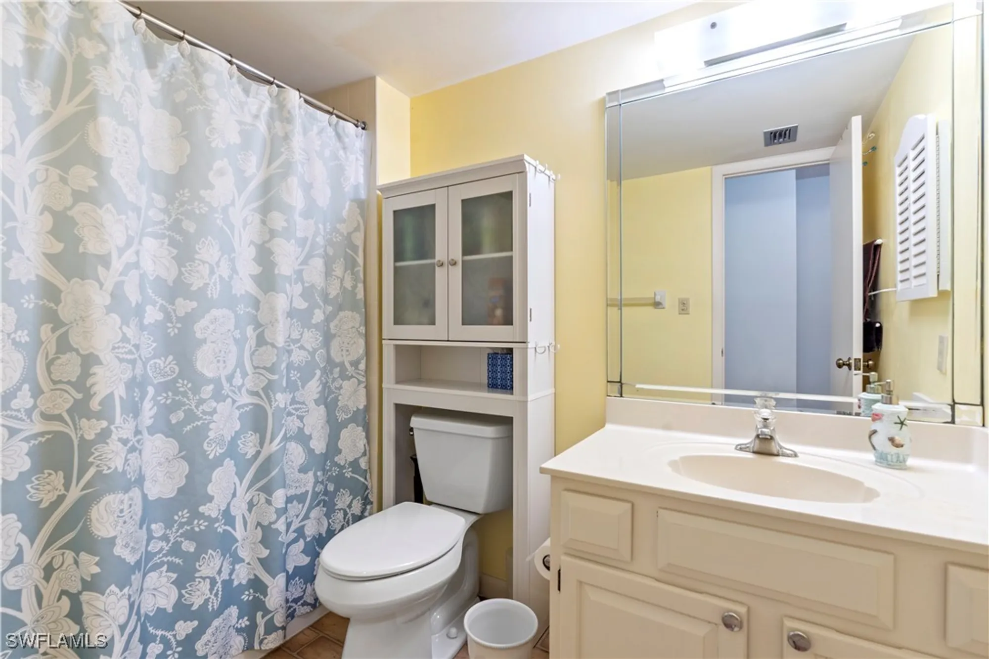 Property Slideshow image 15 of 39 | 3200 binnacle dr c1, Naples, FL, 34103