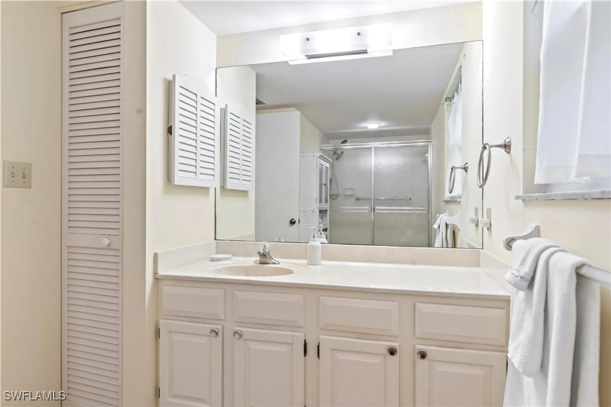 Property Slideshow image 11 of 39 | 3200 binnacle dr c1, Naples, FL, 34103