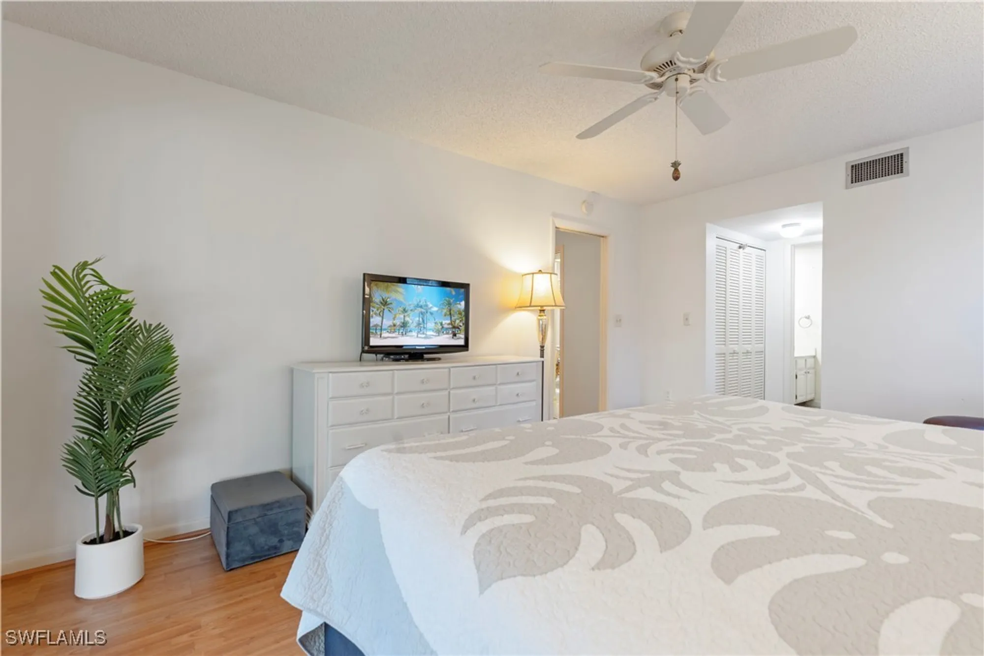 Property Slideshow image 12 of 39 | 3200 binnacle dr c1, Naples, FL, 34103