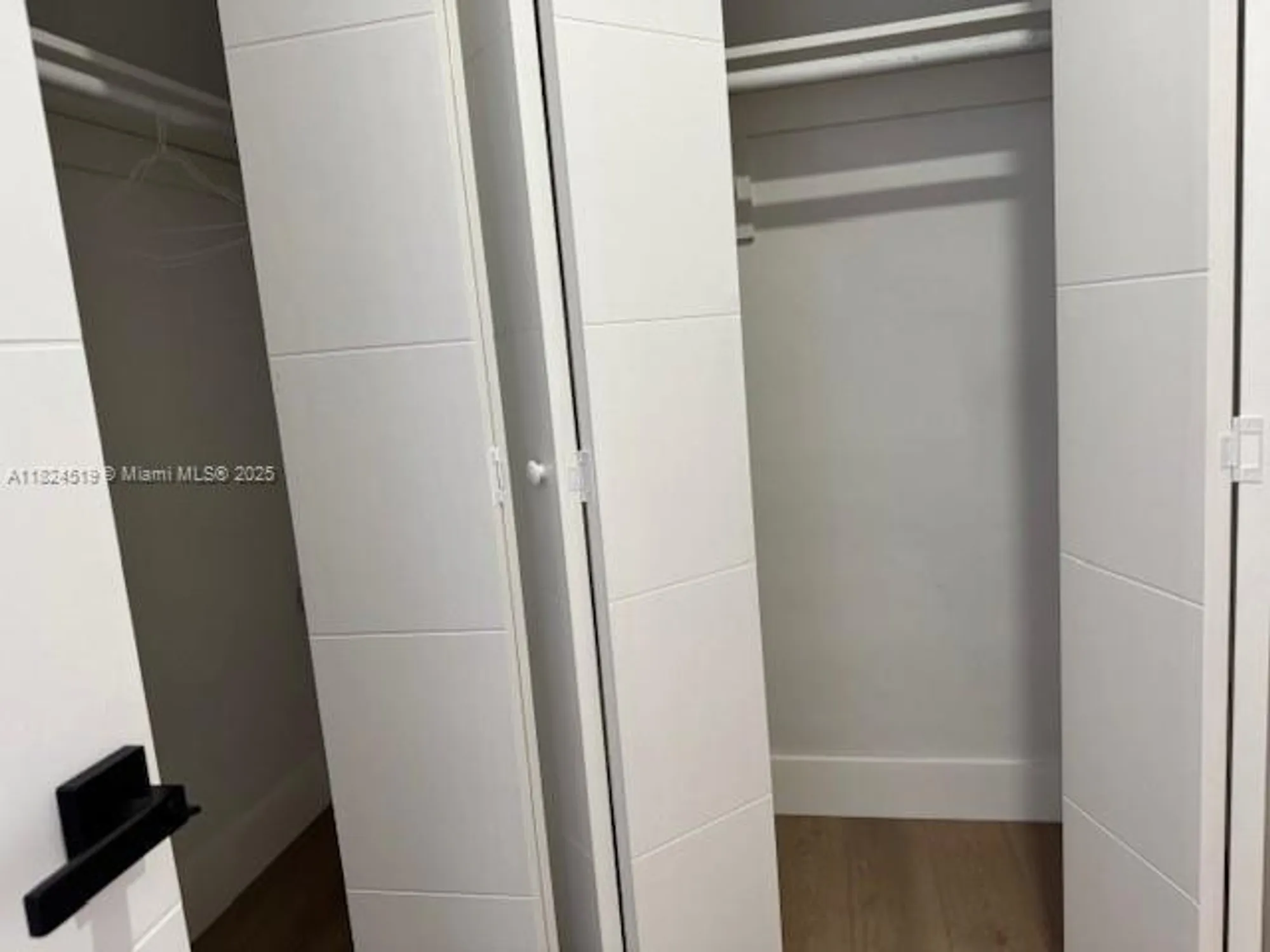 Property Slideshow image 16 of 32 | 215 se 3rd ave 307b, Hallandale Beach, FL, 33009