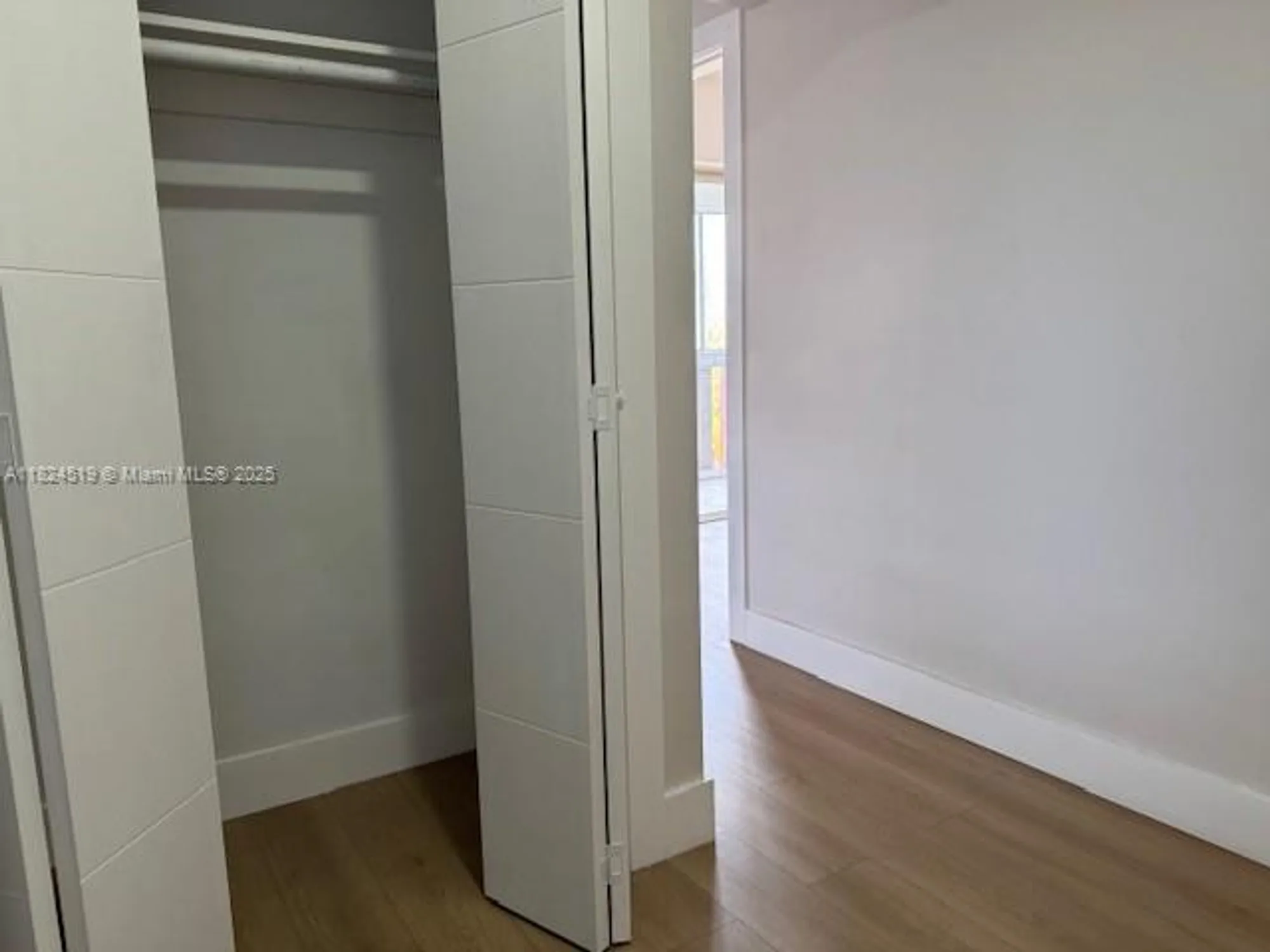 Property Slideshow image 17 of 32 | 215 se 3rd ave 307b, Hallandale Beach, FL, 33009