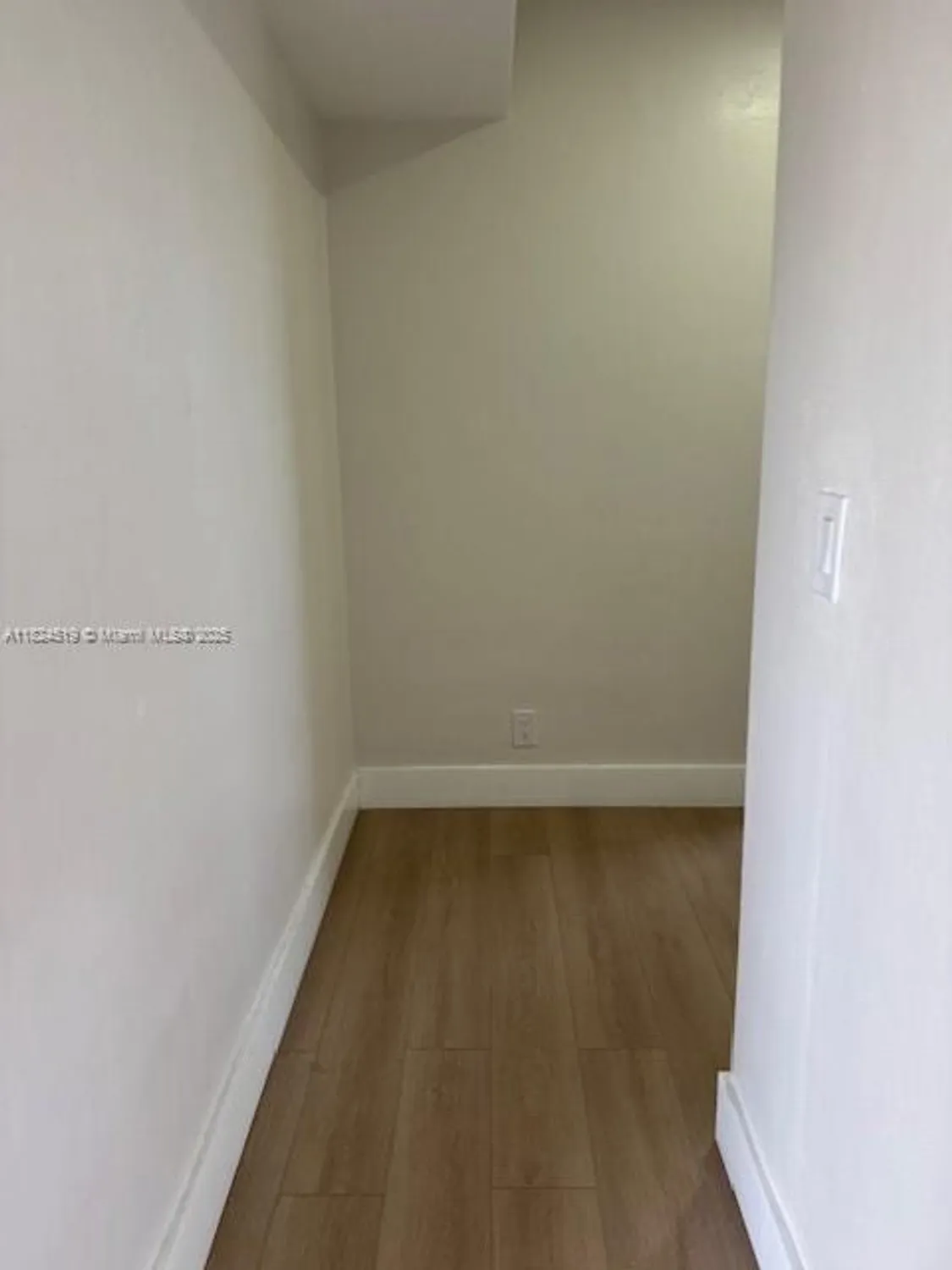 Property Slideshow image 10 of 32 | 215 se 3rd ave 307b, Hallandale Beach, FL, 33009