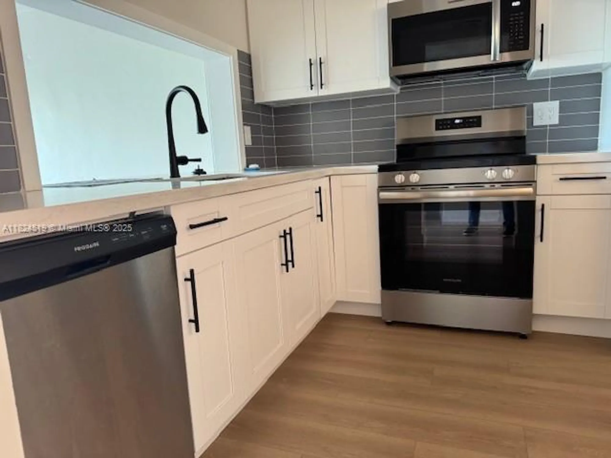 Property Slideshow image 27 of 32 | 215 se 3rd ave 307b, Hallandale Beach, FL, 33009