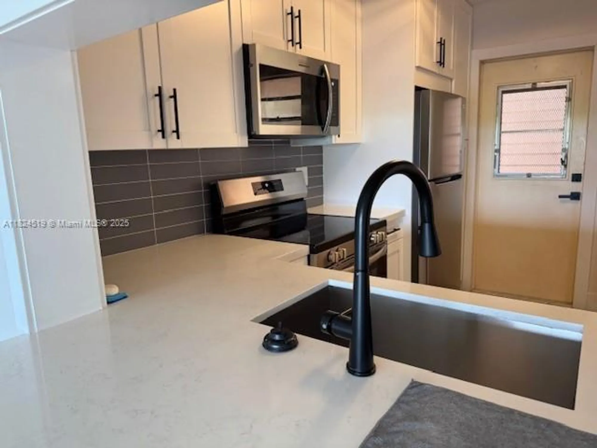 Property Slideshow image 28 of 32 | 215 se 3rd ave 307b, Hallandale Beach, FL, 33009