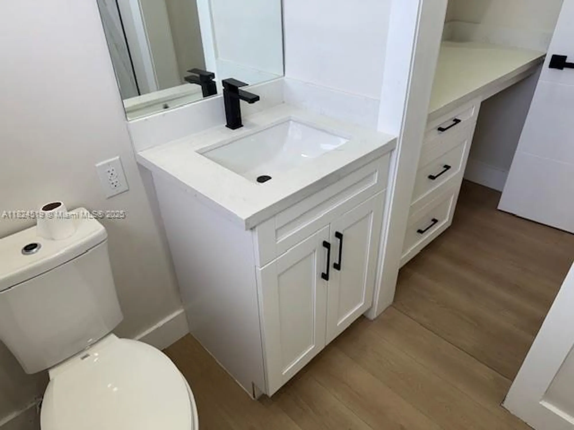 Property Slideshow image 21 of 32 | 215 se 3rd ave 307b, Hallandale Beach, FL, 33009