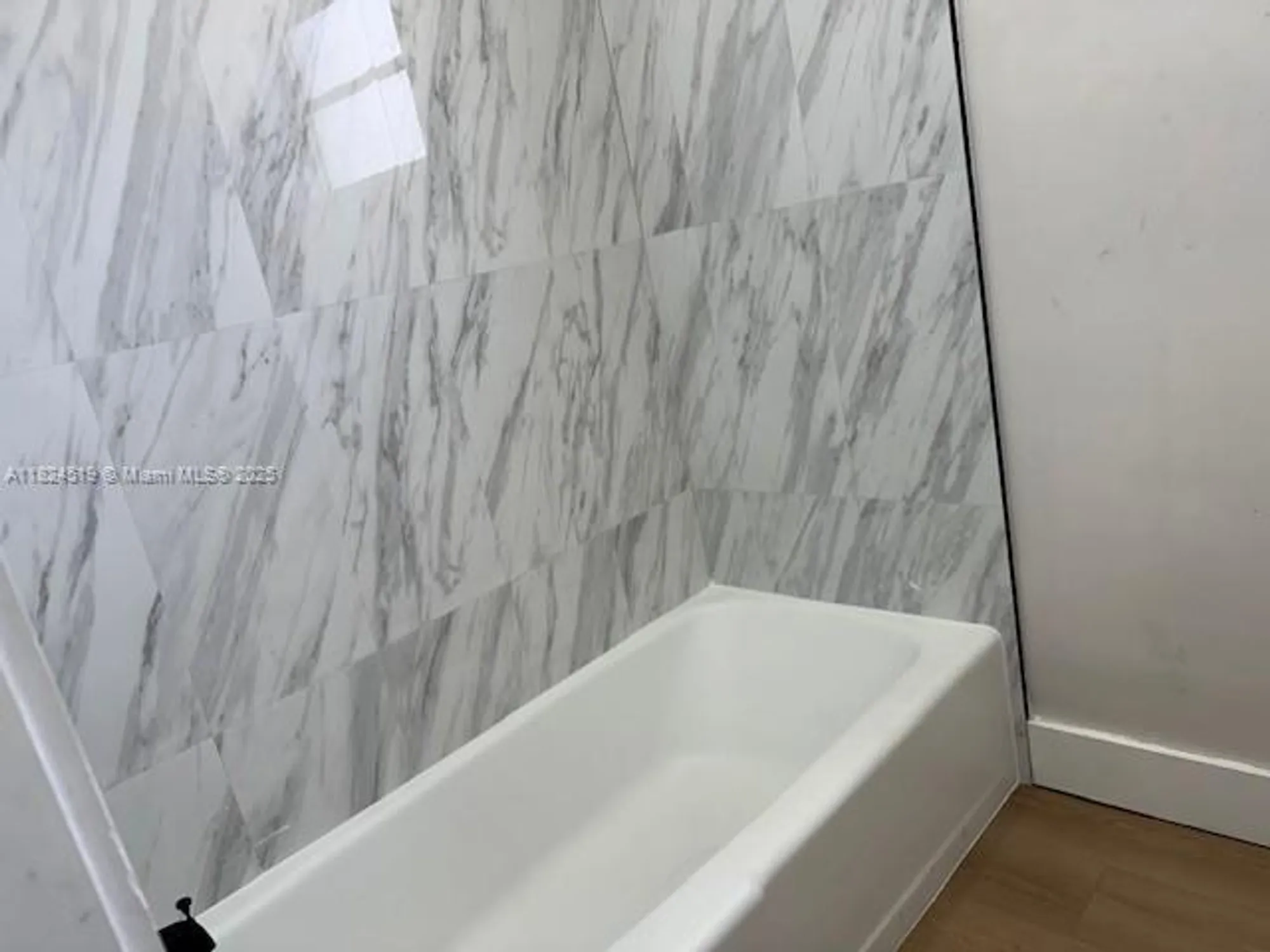 Property Slideshow image 23 of 32 | 215 se 3rd ave 307b, Hallandale Beach, FL, 33009