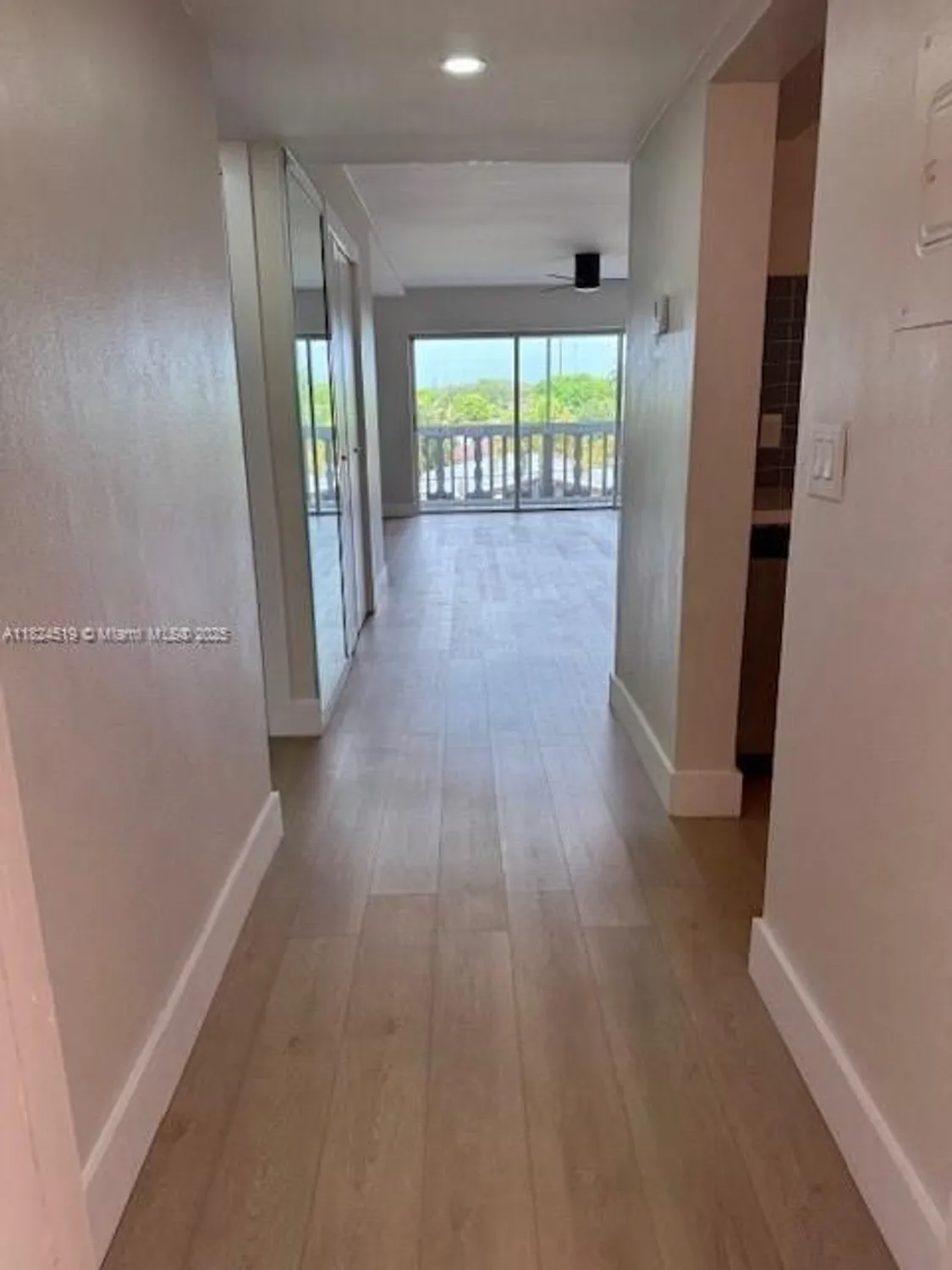 Property Slideshow image 5 of 32 | 215 se 3rd ave 307b, Hallandale Beach, FL, 33009