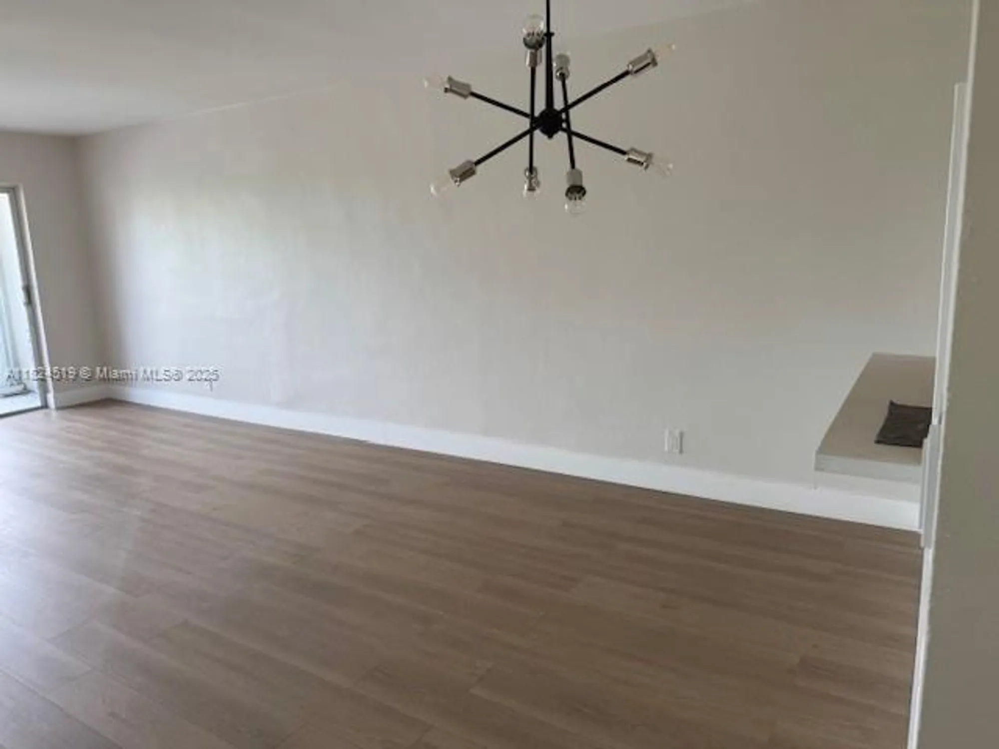 Property Slideshow image 7 of 32 | 215 se 3rd ave 307b, Hallandale Beach, FL, 33009