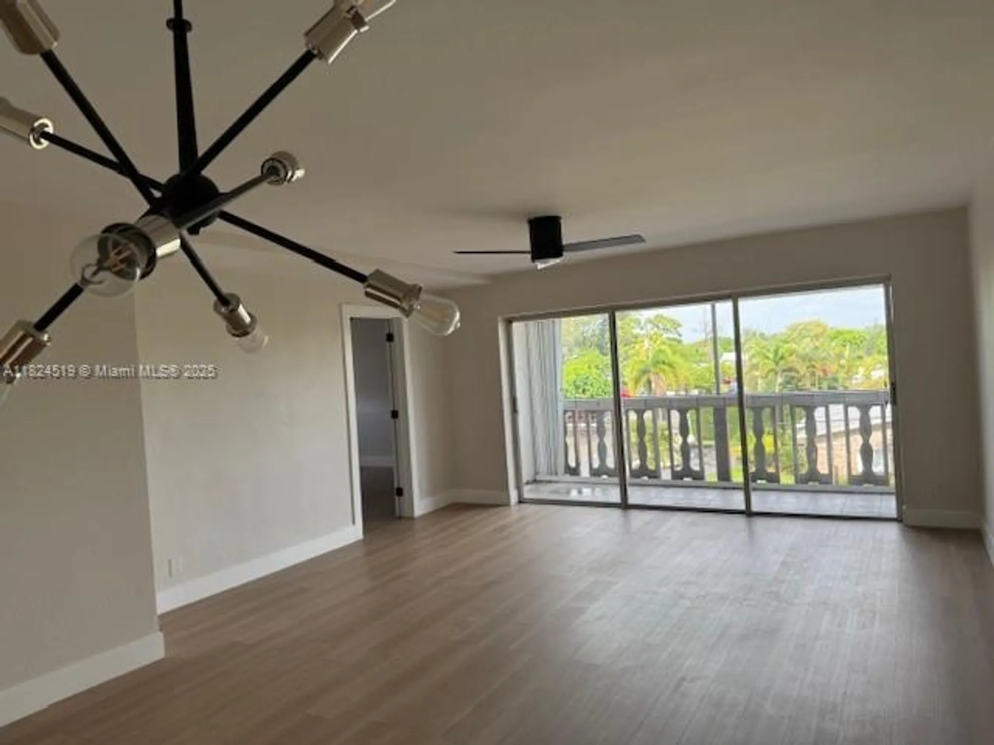 Property Slideshow image 8 of 32 | 215 se 3rd ave 307b, Hallandale Beach, FL, 33009