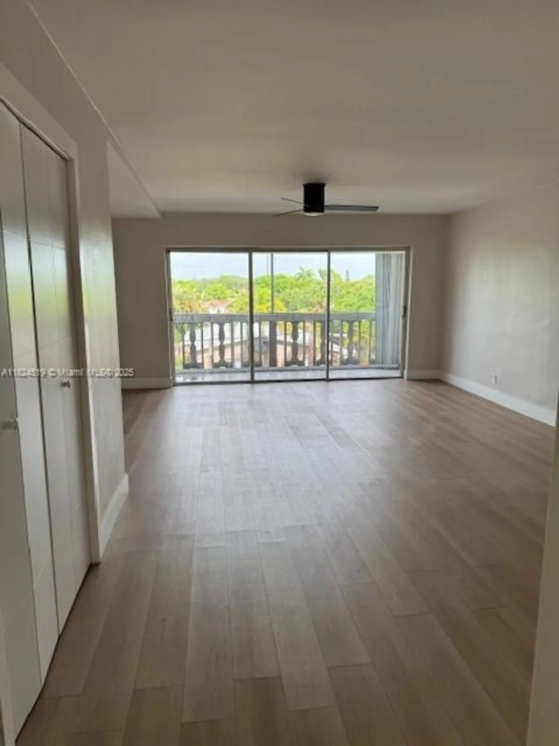 Property Slideshow image 9 of 32 | 215 se 3rd ave 307b, Hallandale Beach, FL, 33009