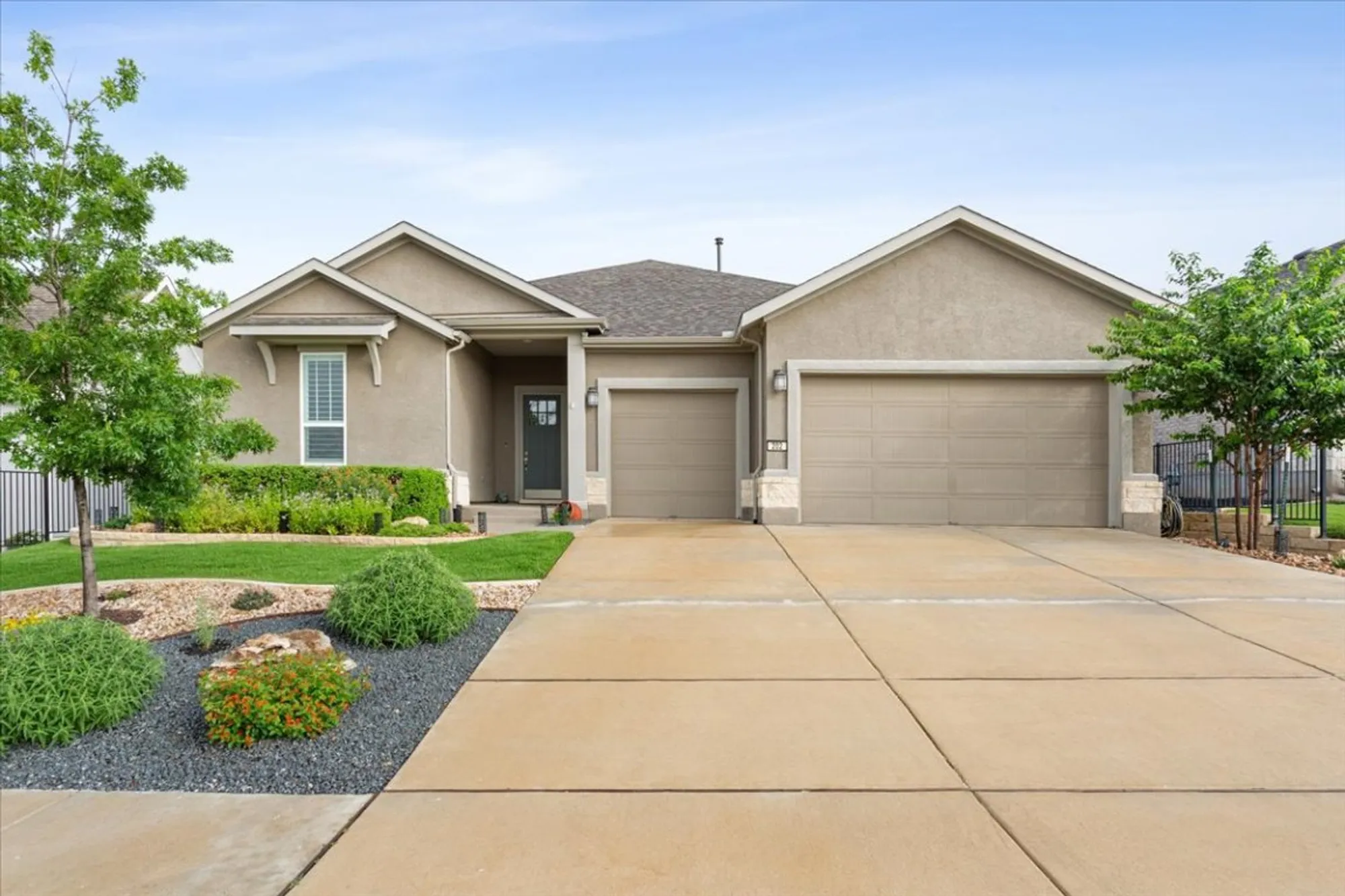 Property Slideshow image 4 of 37 | 202 iron rail ln, Georgetown, TX, 78633