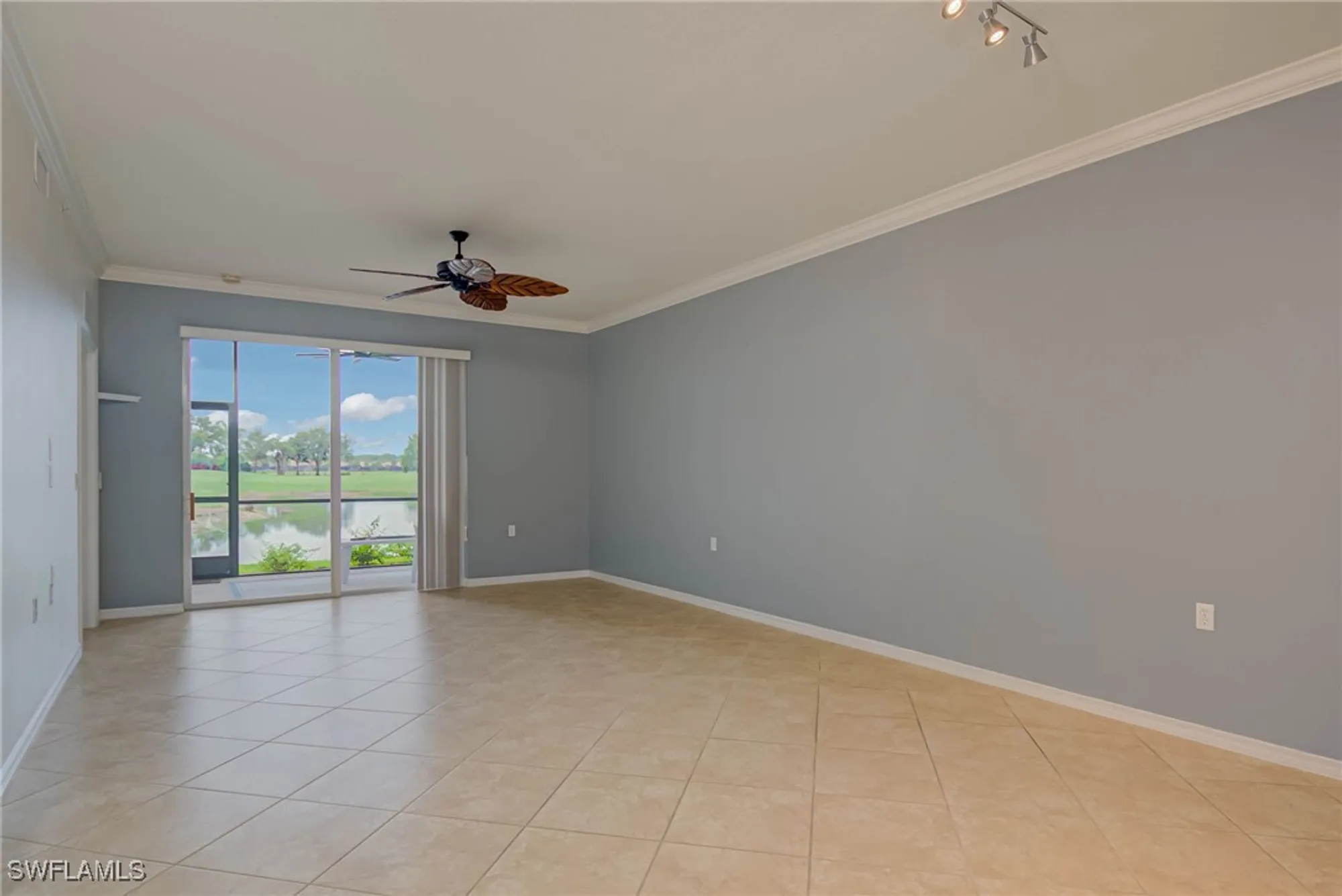 Property Slideshow image 4 of 41 | 10316 heritage bay blvd unit 2712, Naples, FL, 34120