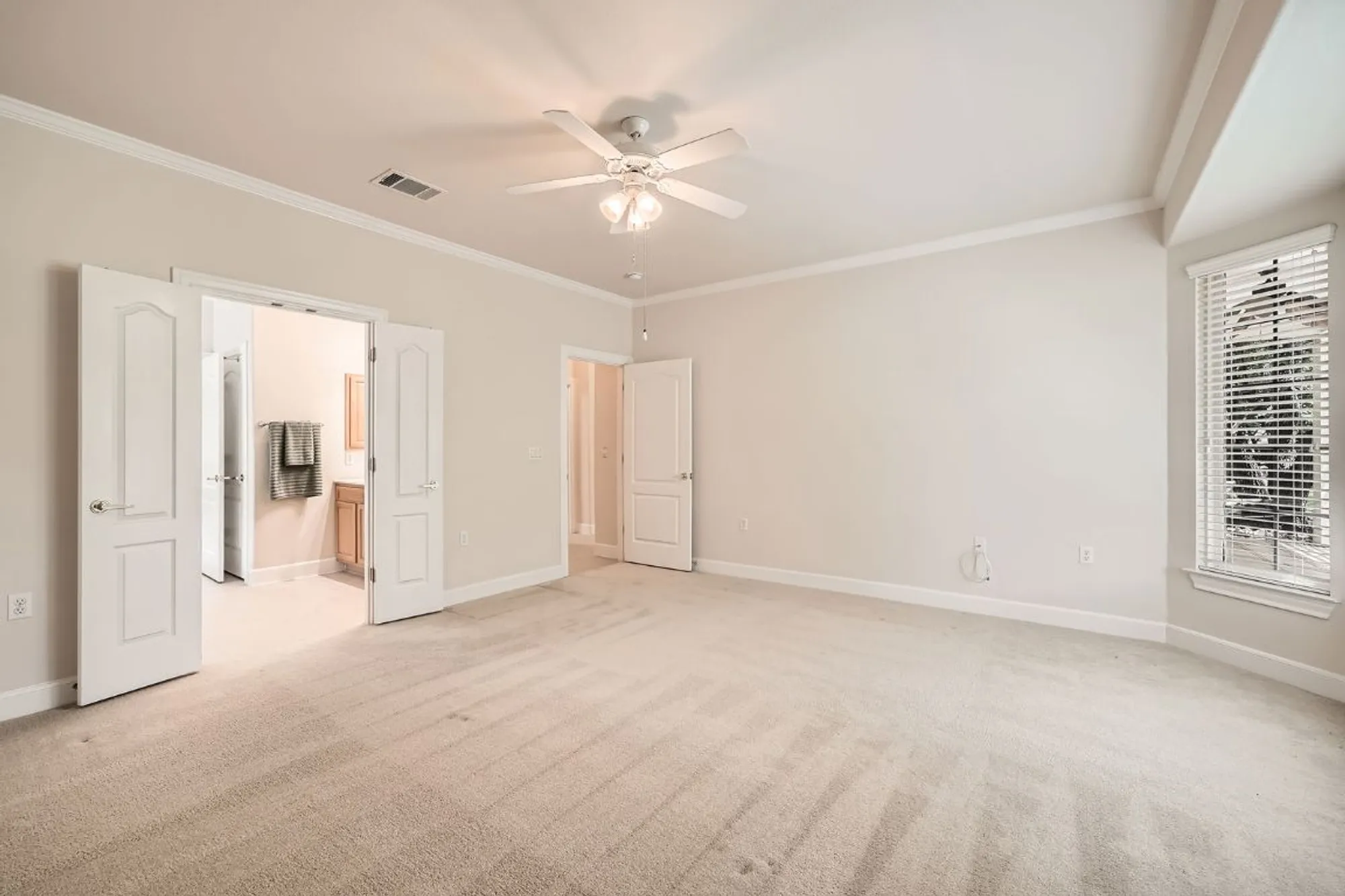 Property Slideshow image 11 of 20 | 510 dove hollow trl, Georgetown, TX, 78633