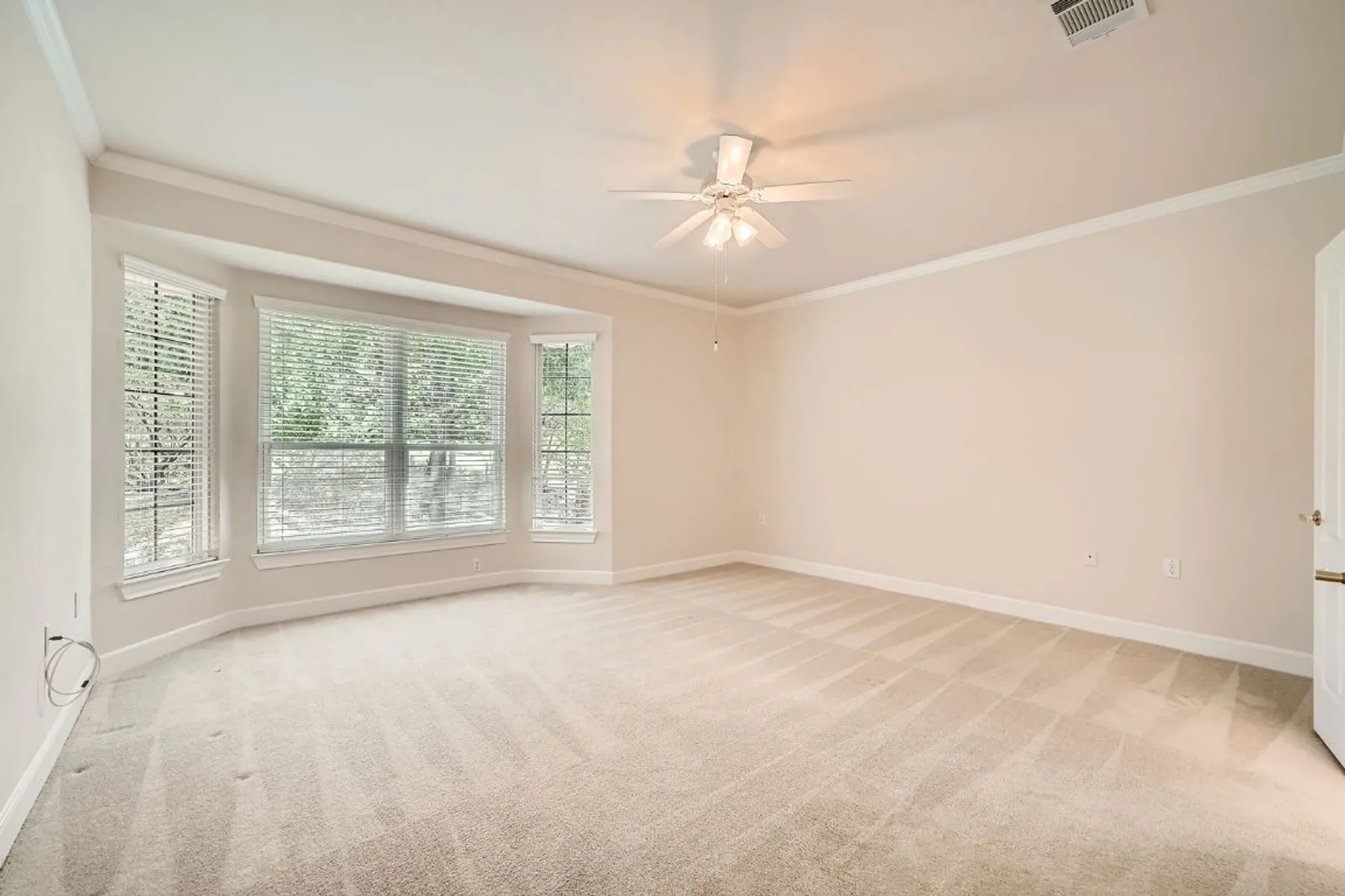 Property Slideshow image 13 of 20 | 510 dove hollow trl, Georgetown, TX, 78633