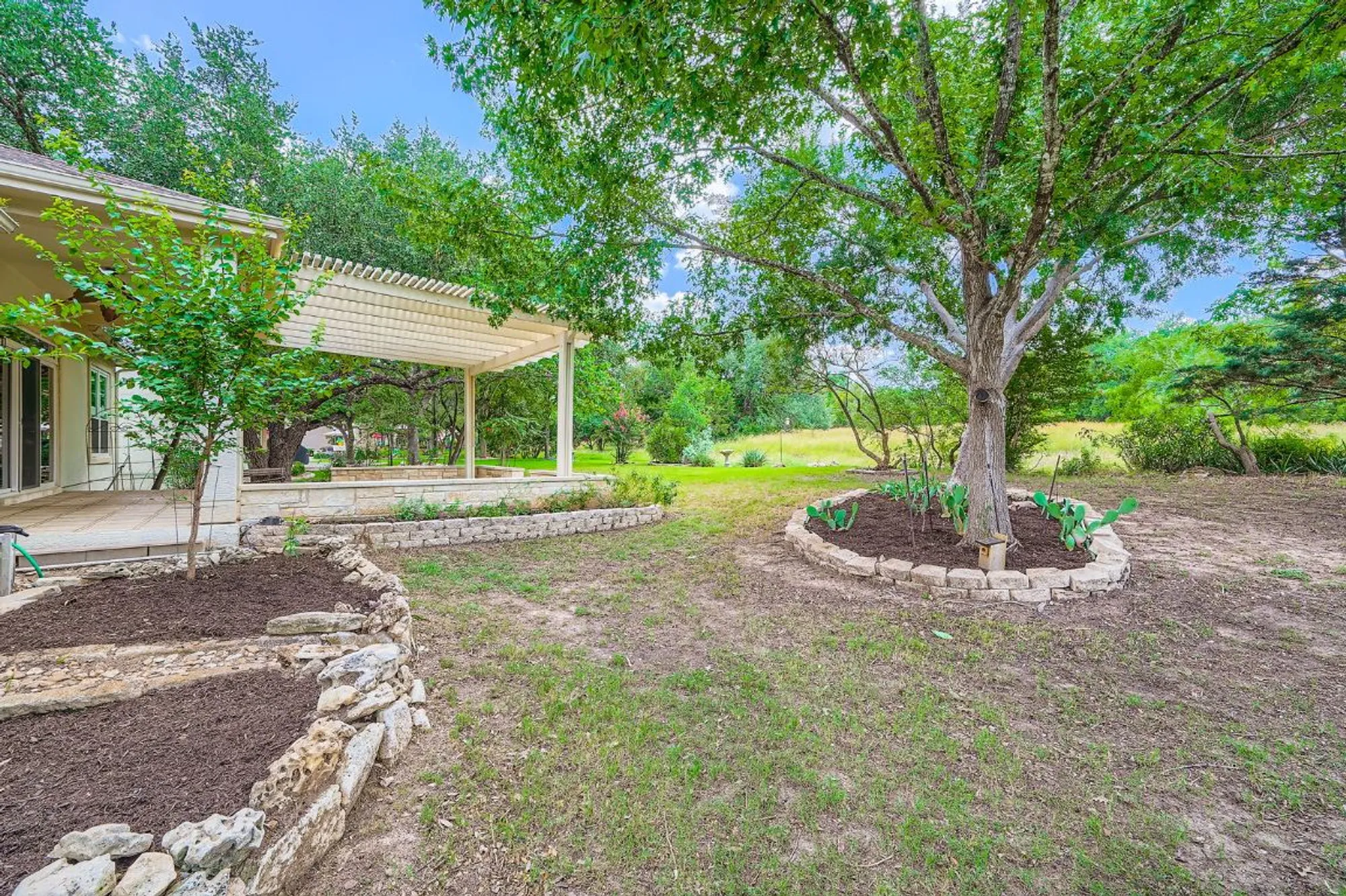 Property Slideshow image 2 of 20 | 510 dove hollow trl, Georgetown, TX, 78633