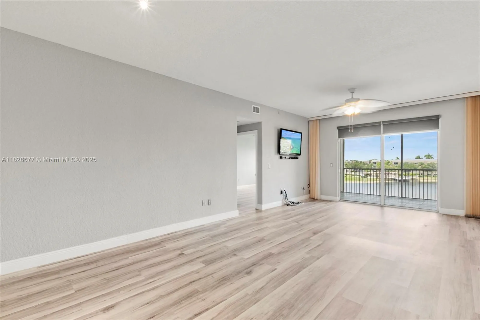 Property Slideshow image 9 of 31 | 7727 southampton ter 412, Tamarac, FL, 33321