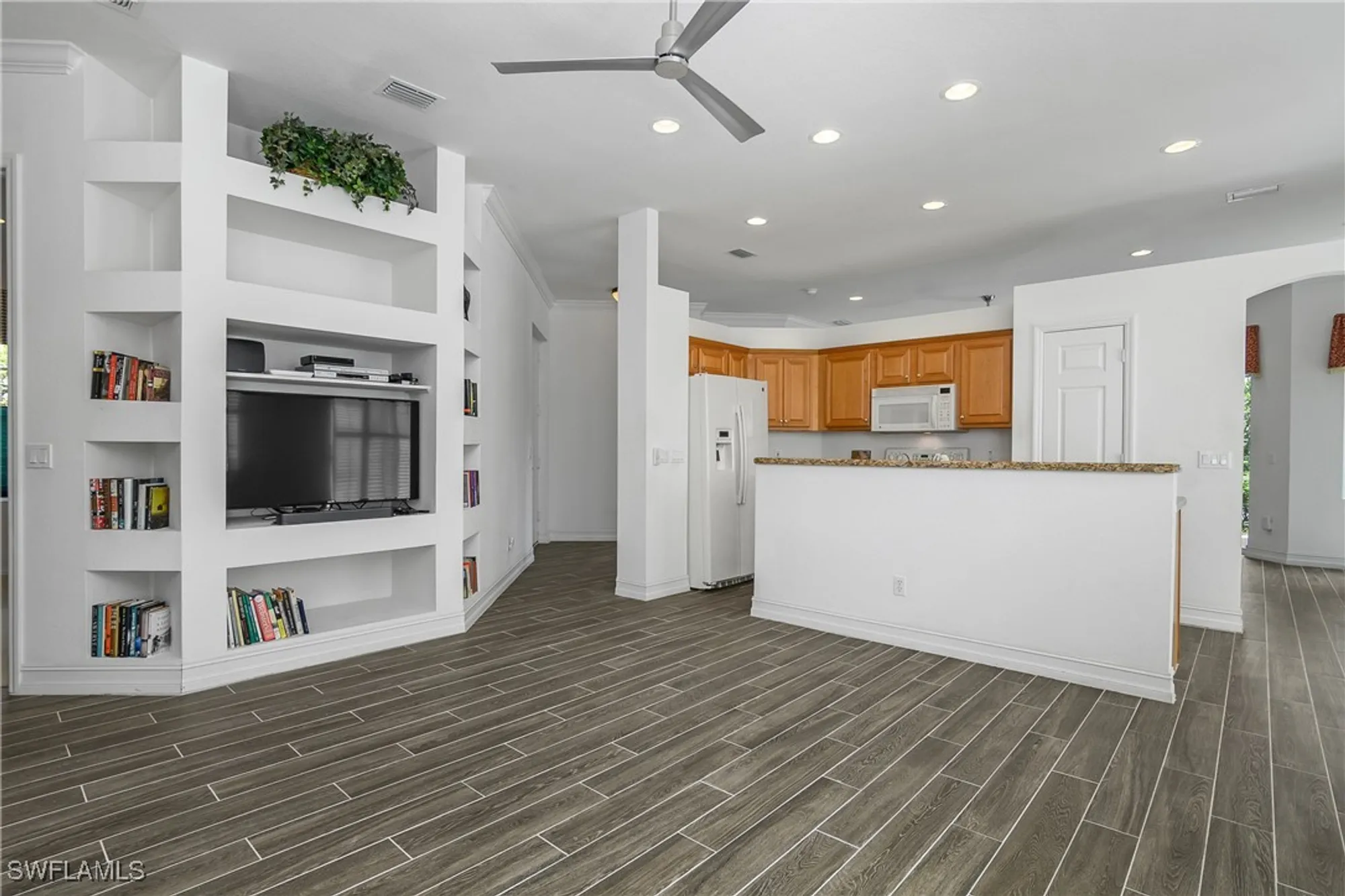 Property Slideshow image 12 of 33 | 151 vista ln, Naples, FL, 34119