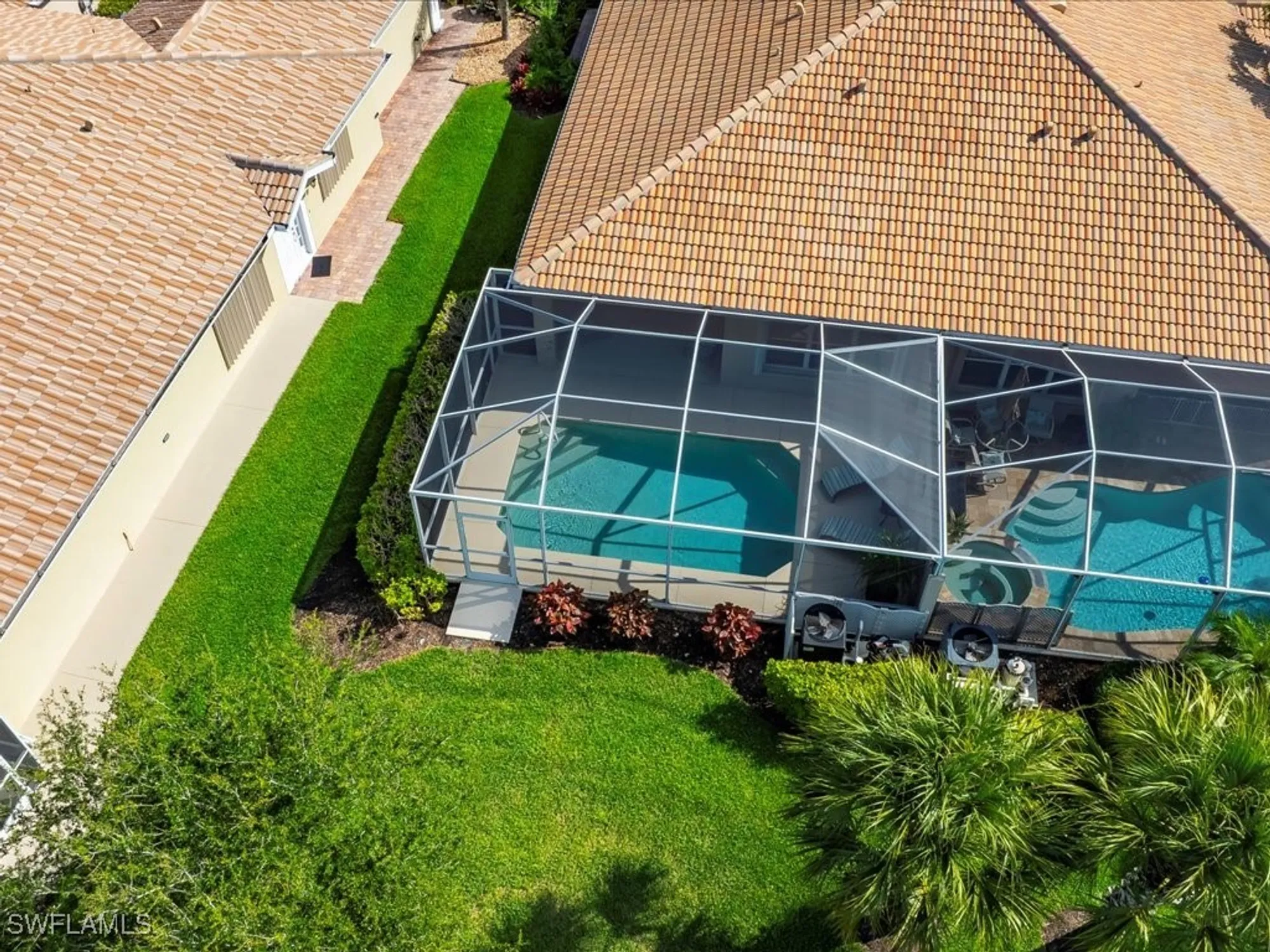 Property Slideshow image 23 of 35 | 8672 genova ct, Naples, FL, 34114