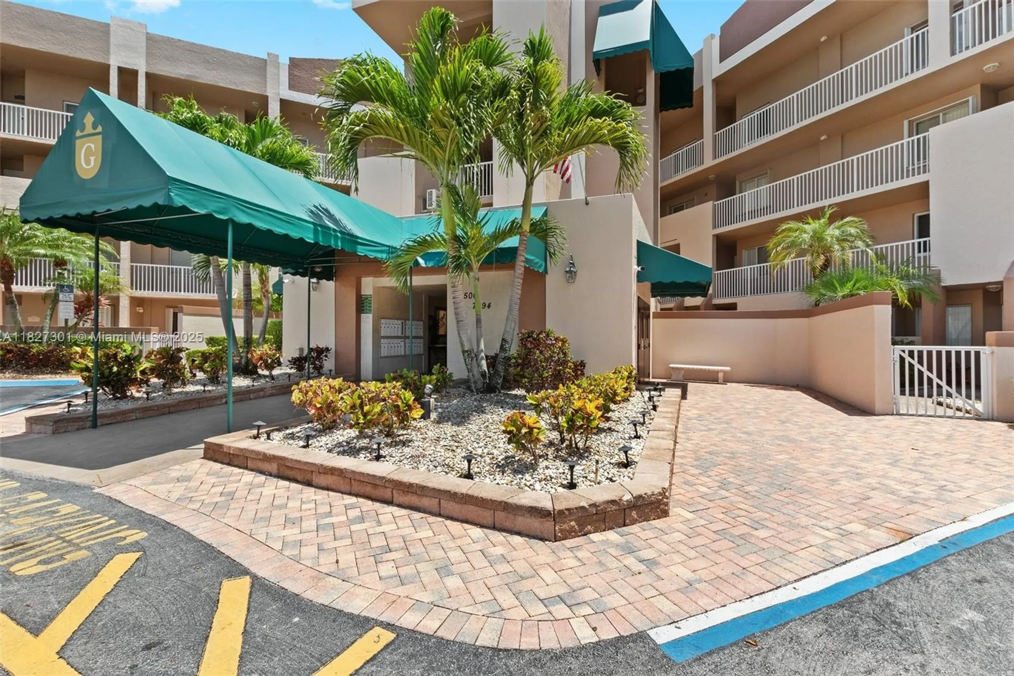 Property Slideshow image 2 of 25 | 7592 granville dr 411, Tamarac, FL, 33321