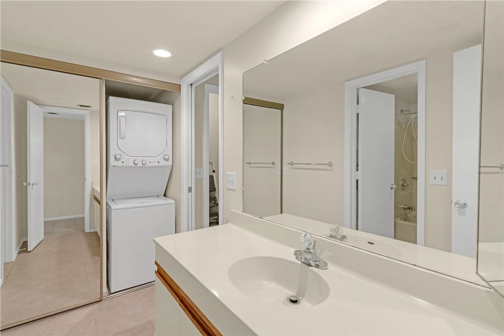 Property Slideshow image 19 of 36 | 12 plantation dr apt 205, Vero Beach, FL, 32966