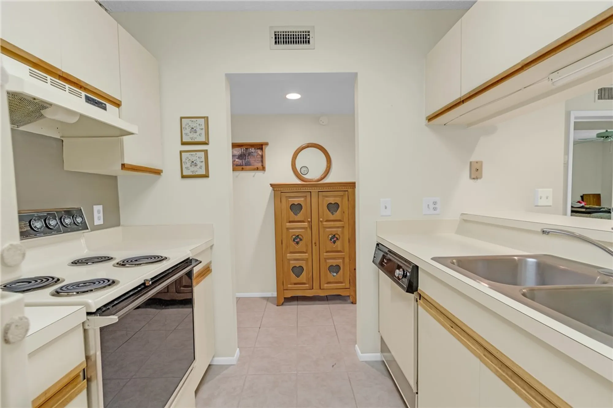 Property Slideshow image 10 of 36 | 12 plantation dr apt 205, Vero Beach, FL, 32966