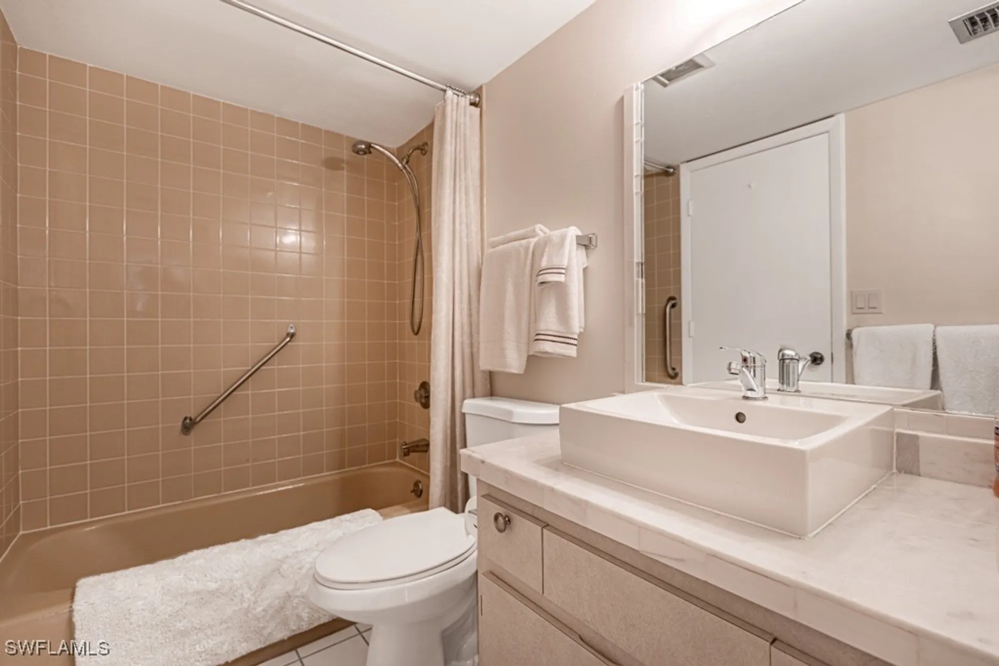 Property Slideshow image 14 of 31 | 1828 pine valley dr 201, Fort Myers, FL, 33907
