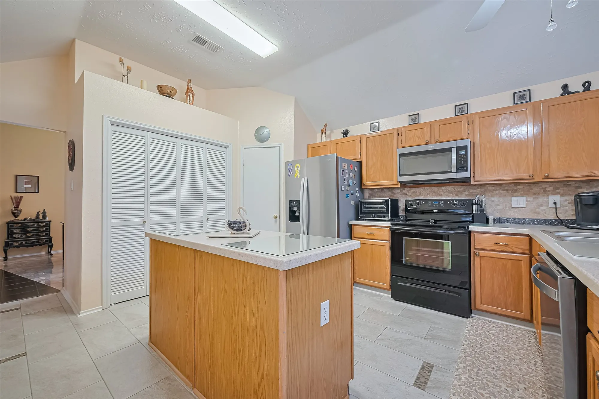 Property Slideshow image 10 of 46 | 2738 n larkspur cir, Pearland, TX, 77584