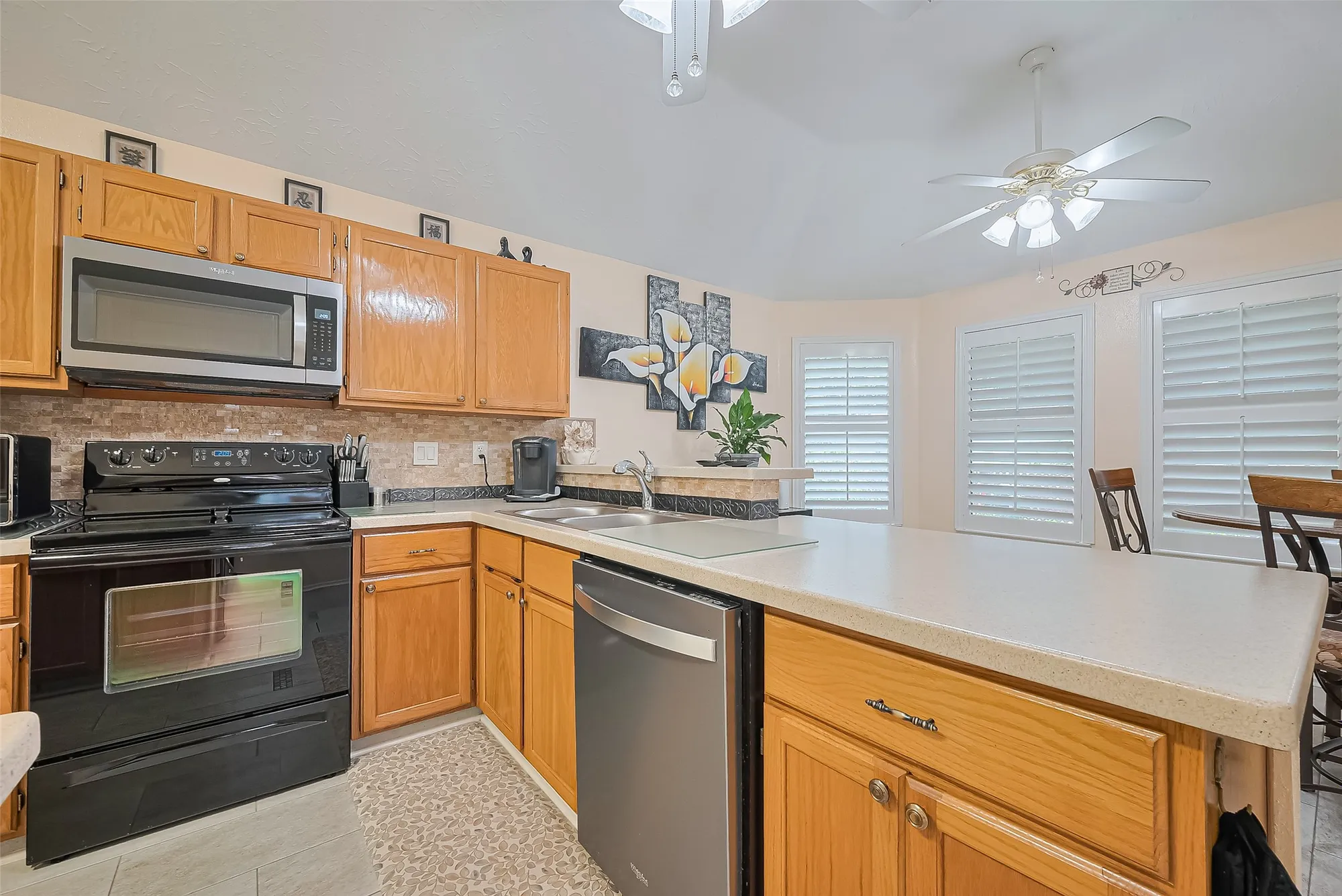 Property Slideshow image 11 of 46 | 2738 n larkspur cir, Pearland, TX, 77584