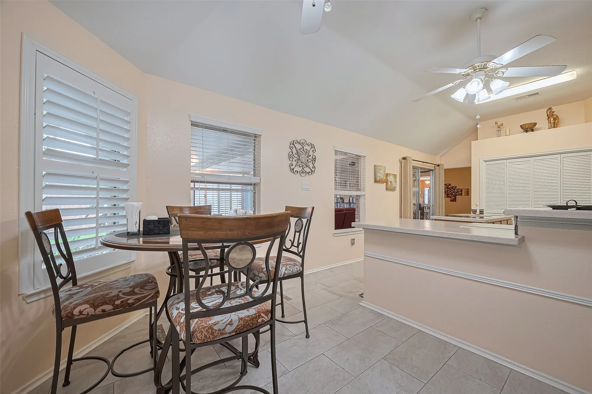 Property Slideshow image 13 of 46 | 2738 n larkspur cir, Pearland, TX, 77584